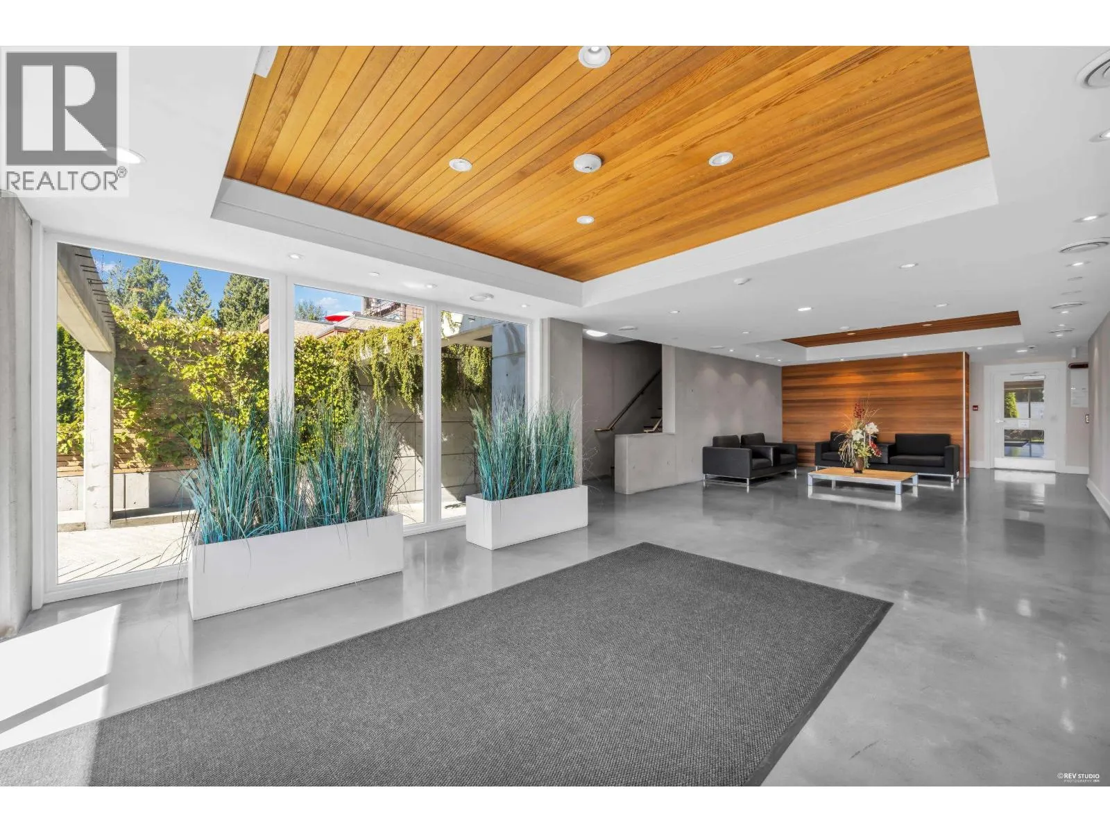 201 650 EVERGREEN PLACE