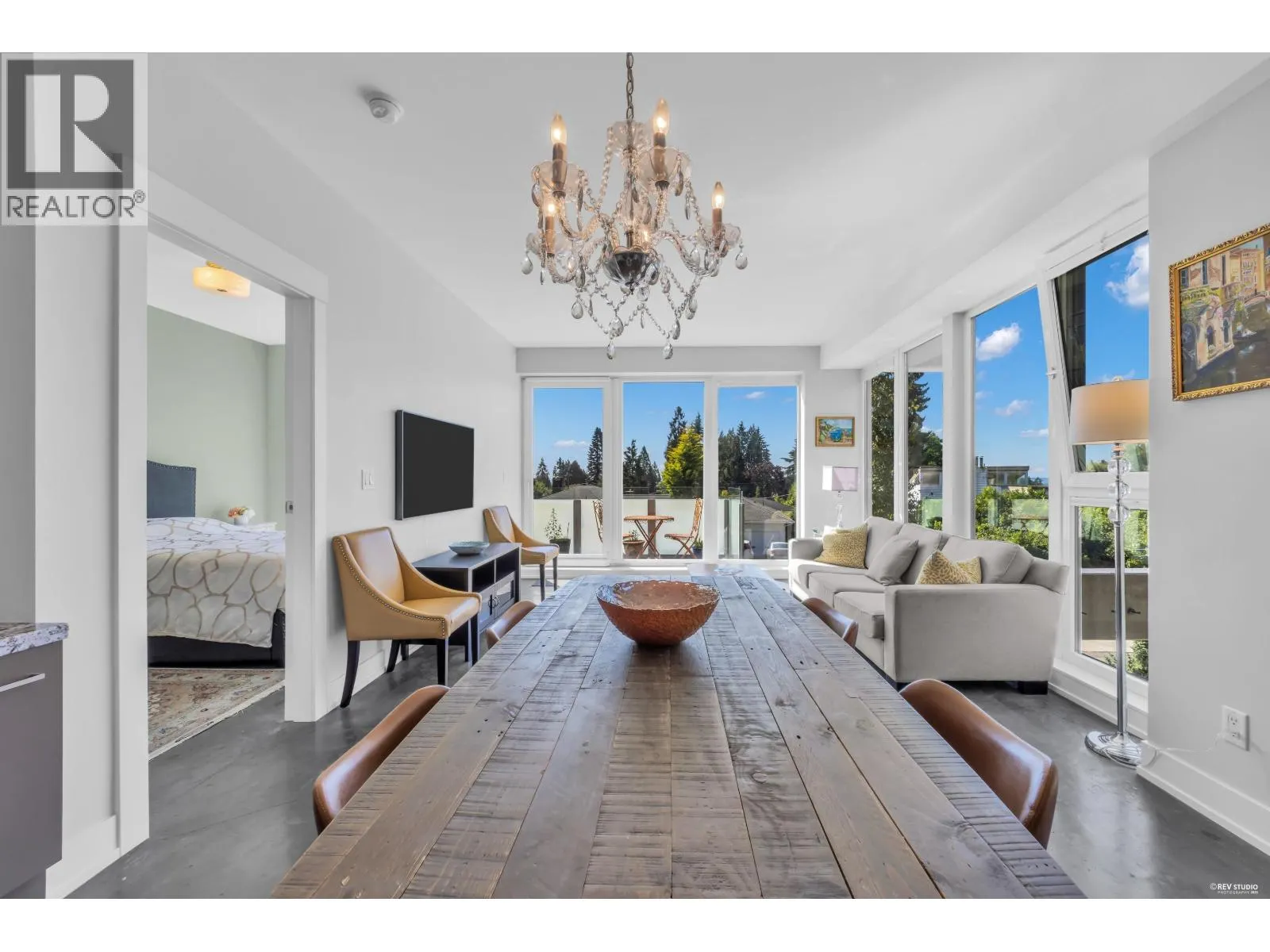 201 650 EVERGREEN PLACE