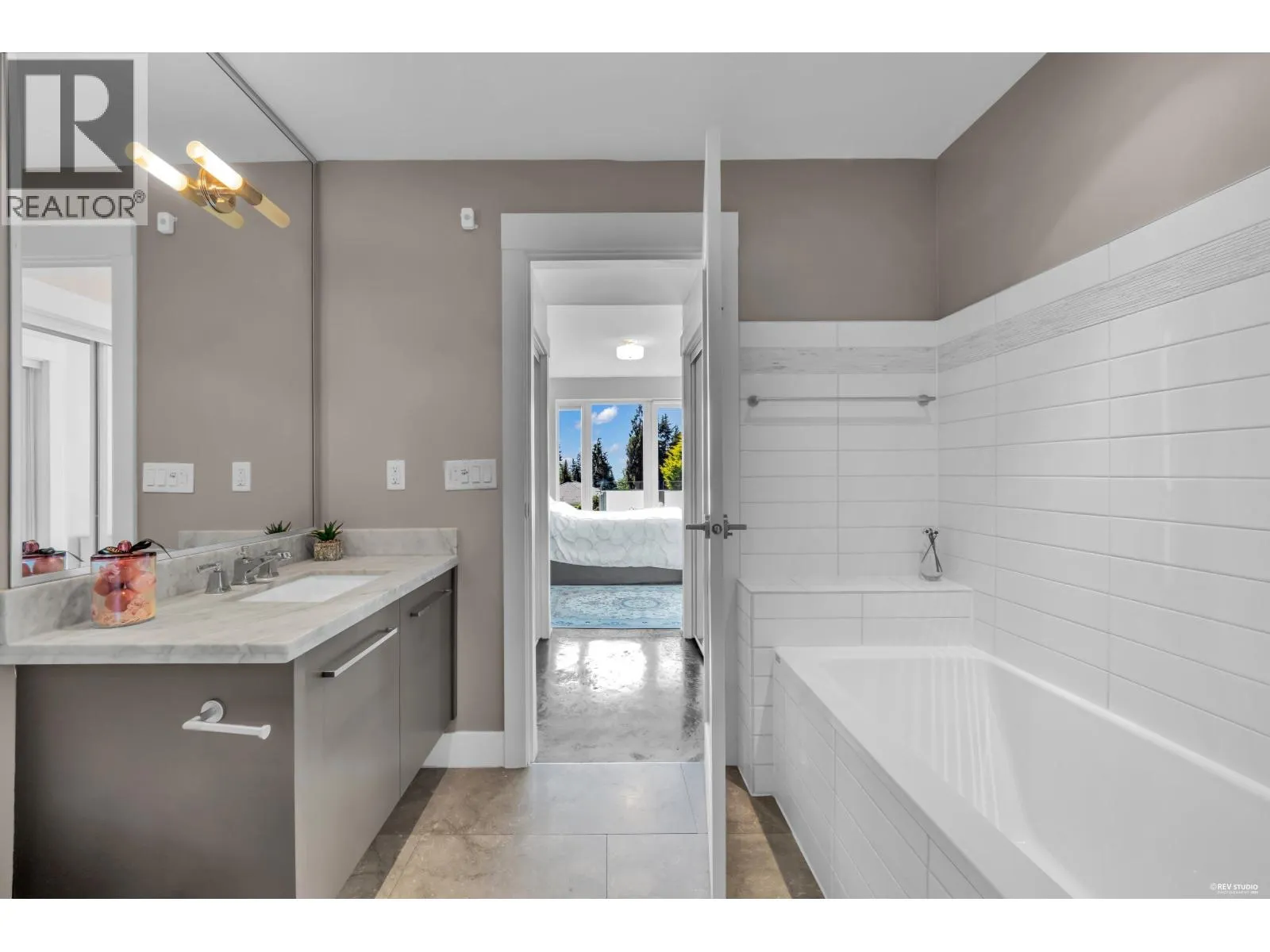 201 650 EVERGREEN PLACE