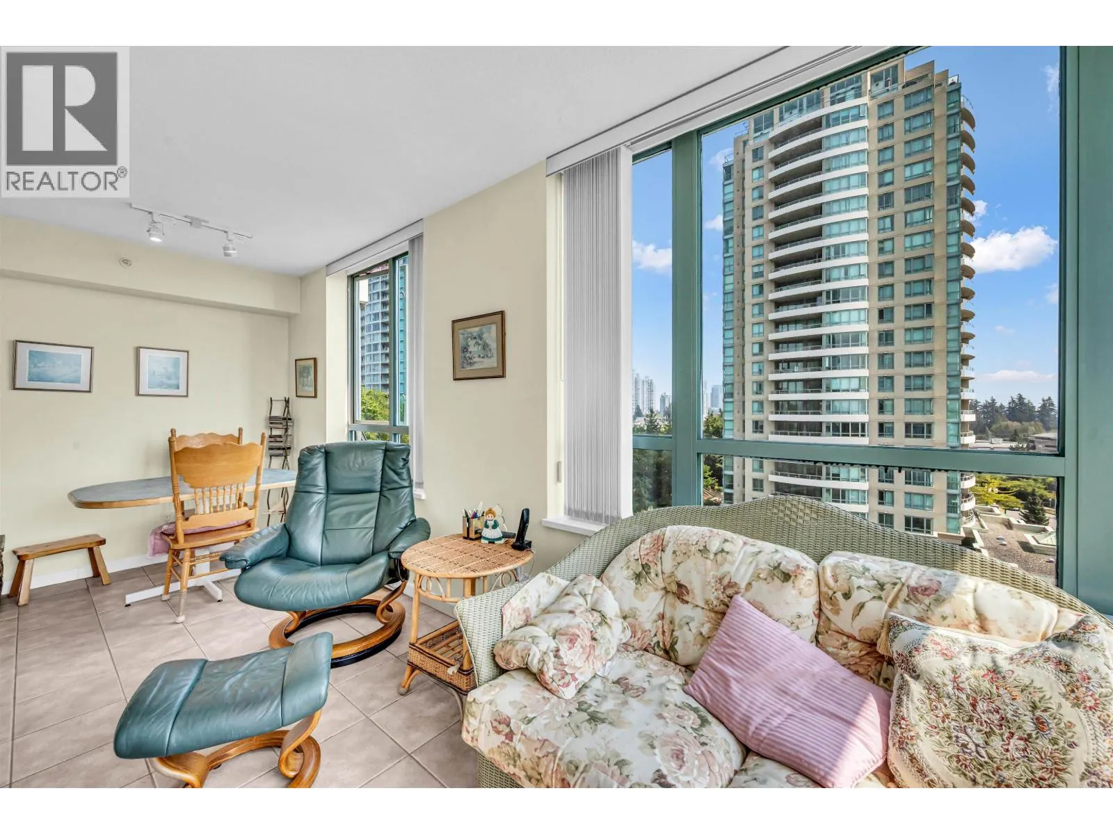 803 6611 SOUTHOAKS CRESCENT