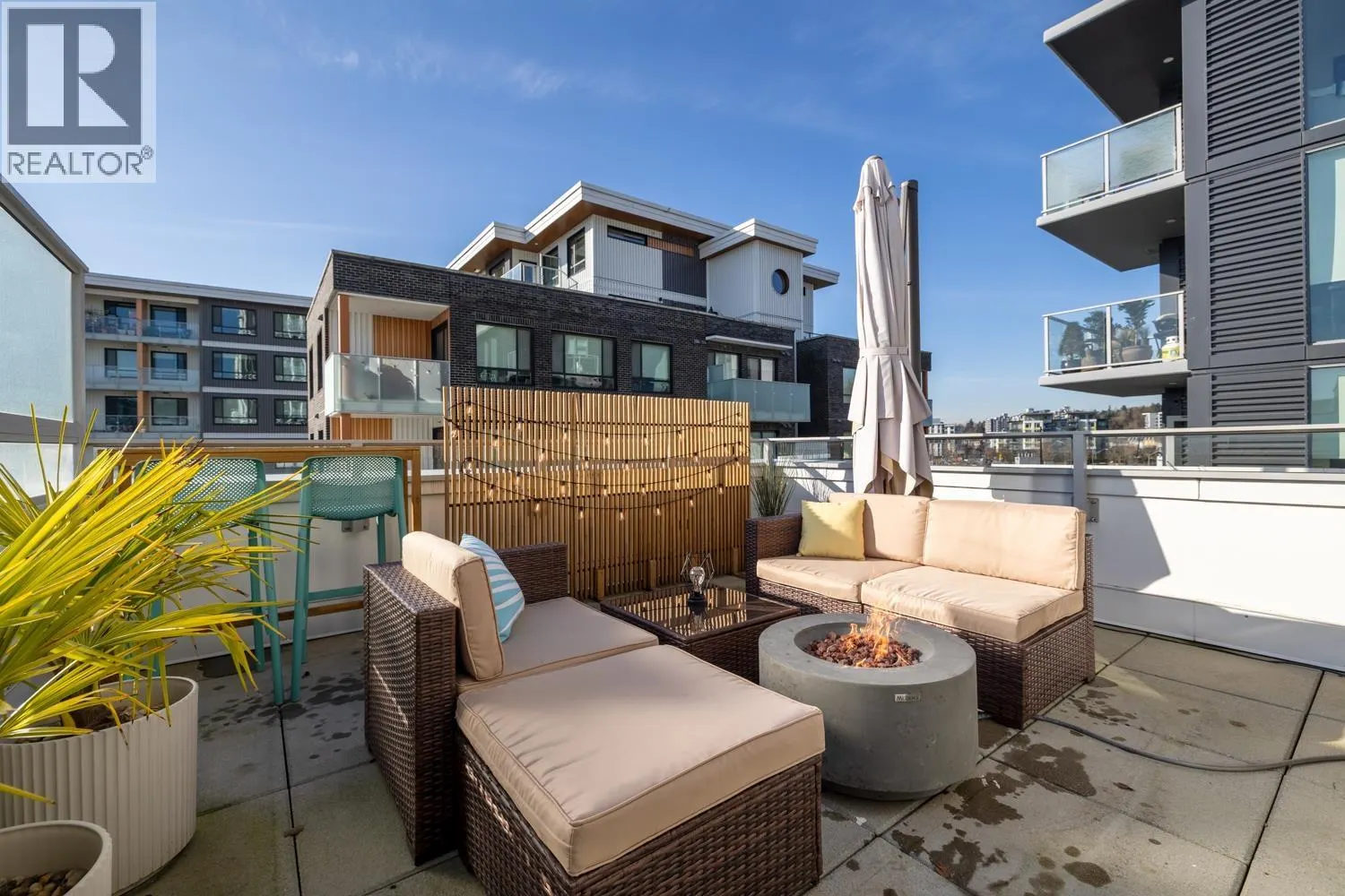 3 8693 OOLICHAN WAY