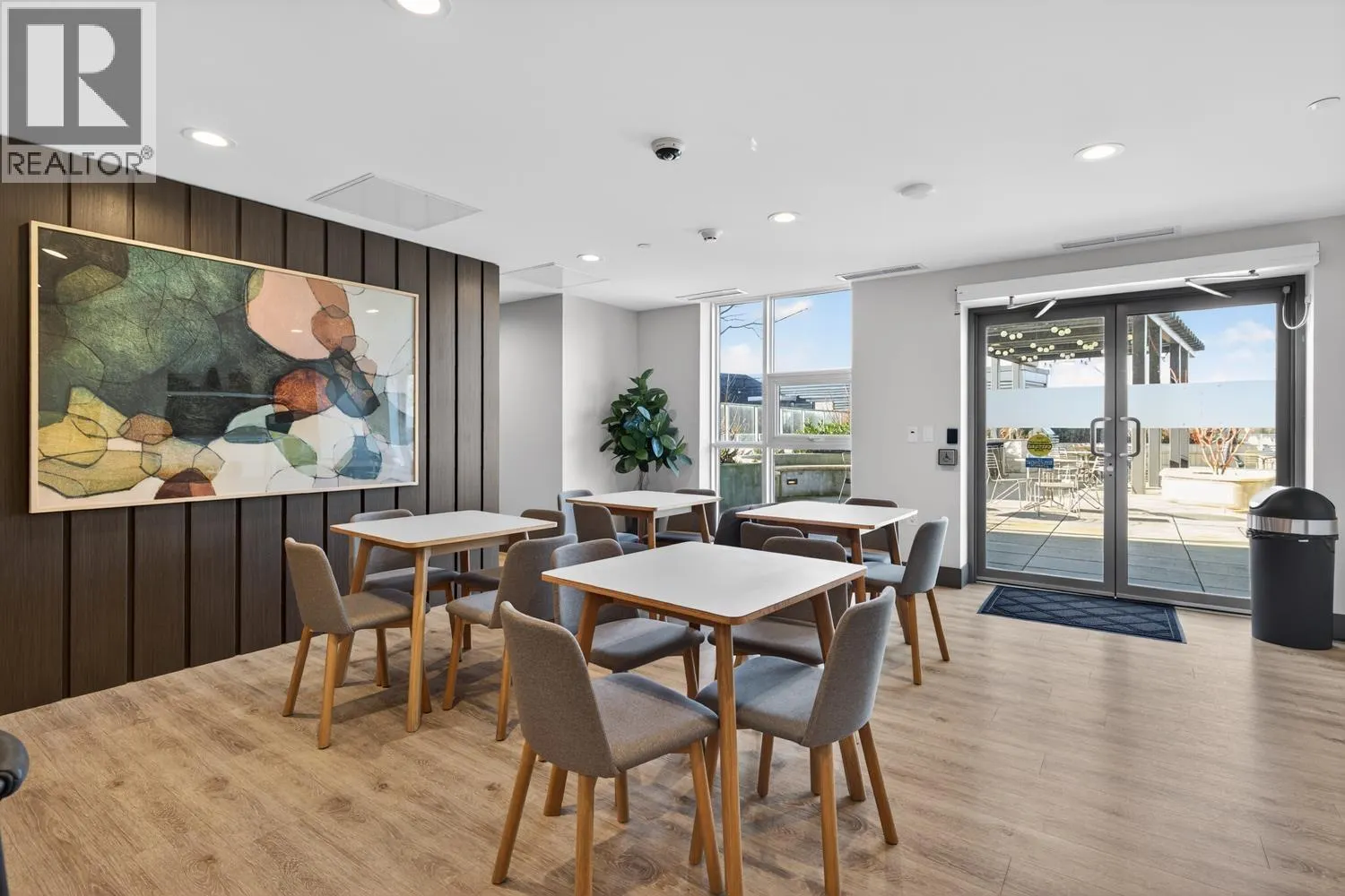3 8693 OOLICHAN WAY