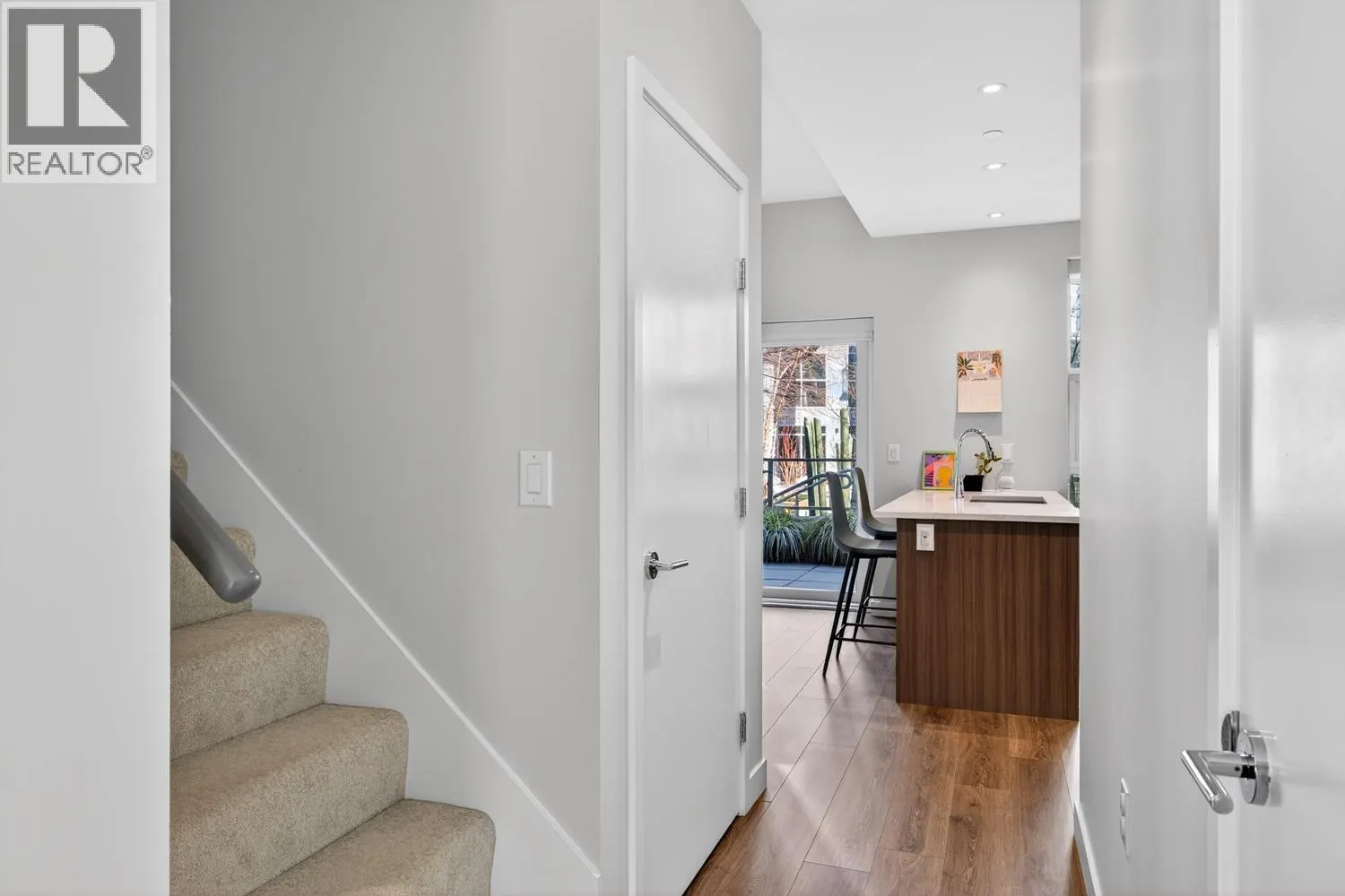3 8693 OOLICHAN WAY
