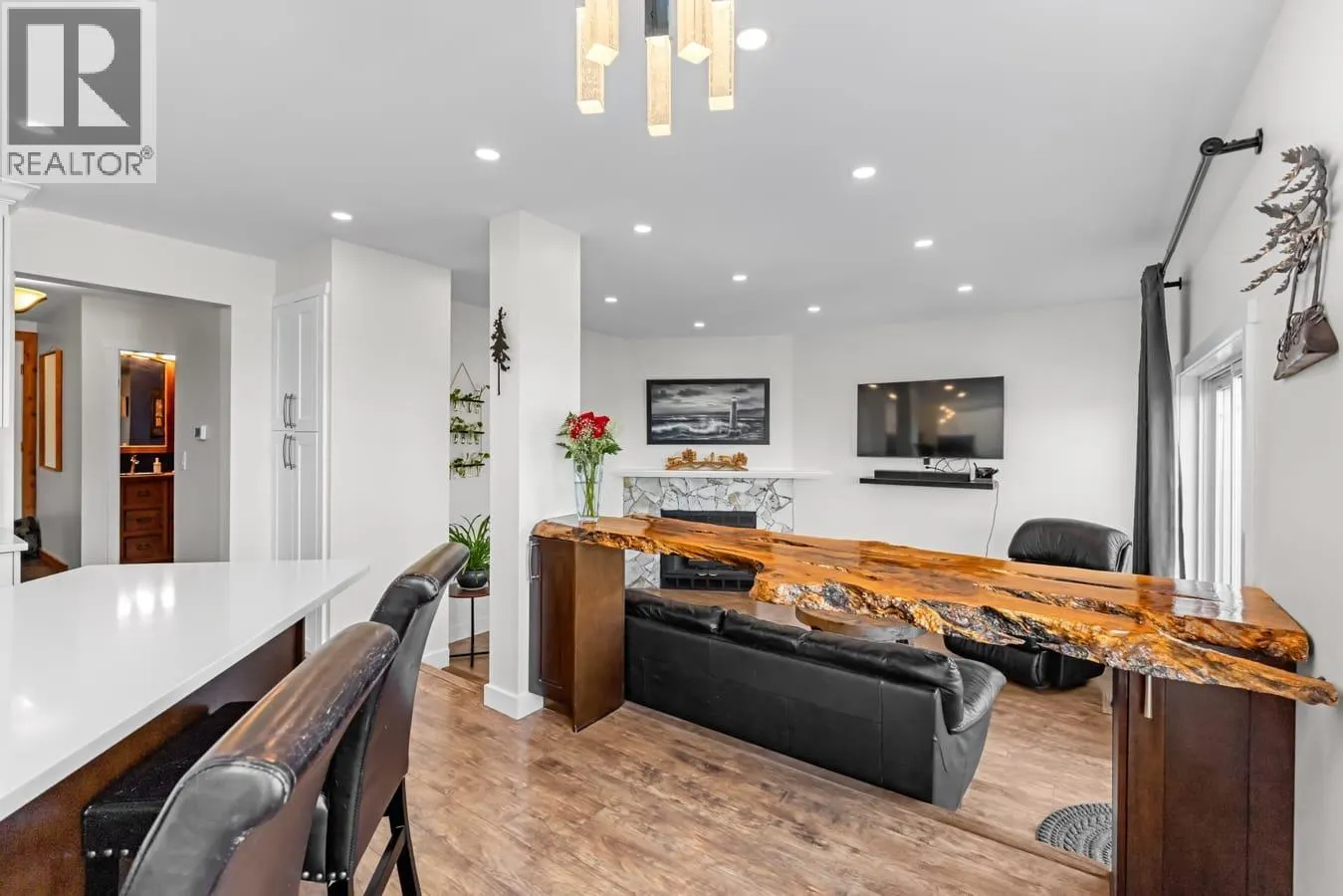 2137 PARAPET TERRACE