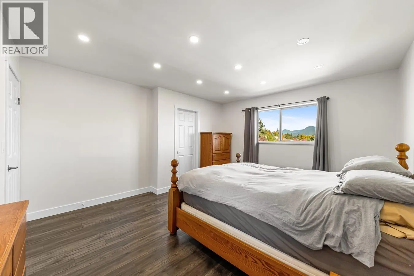 2137 PARAPET TERRACE