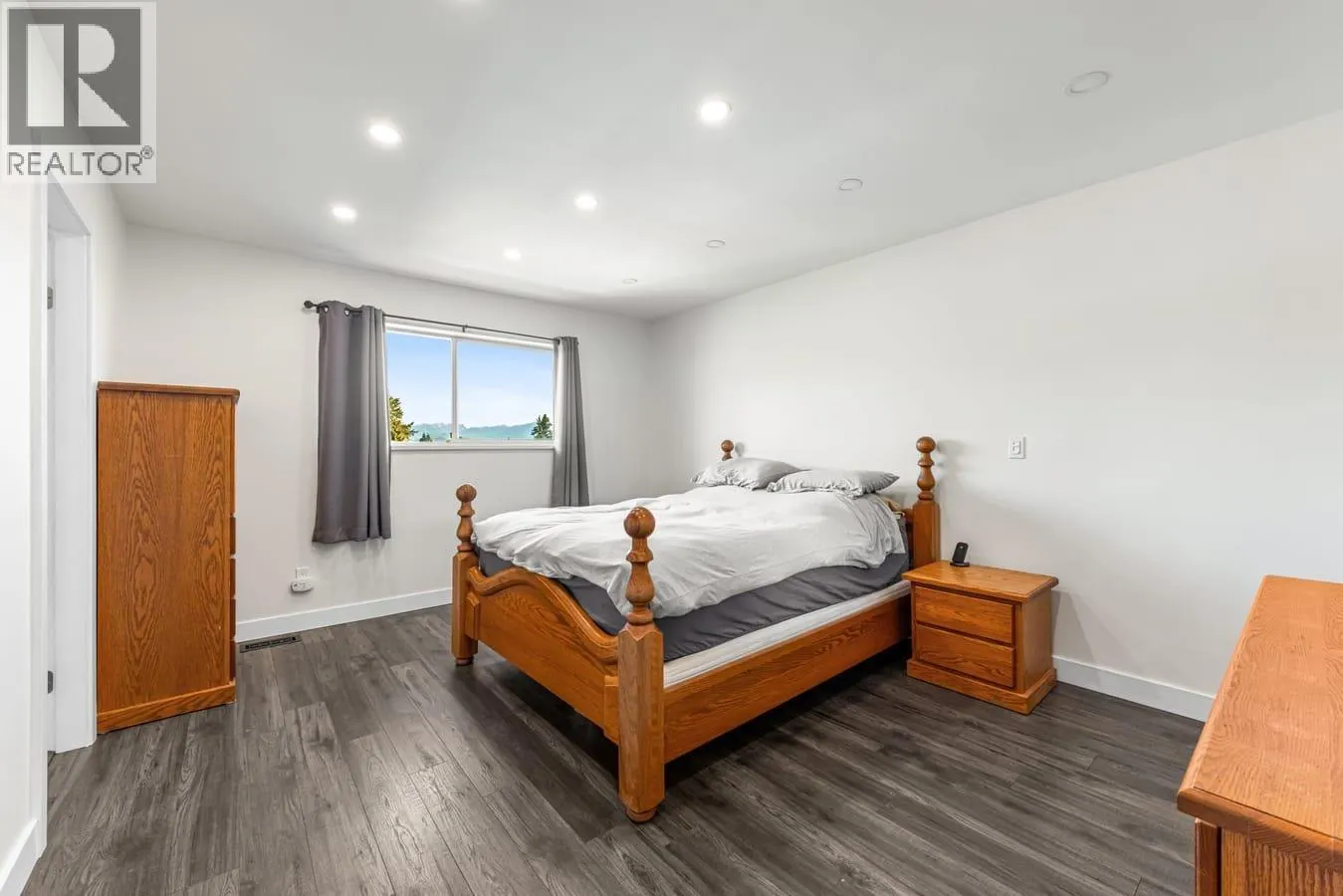 2137 PARAPET TERRACE