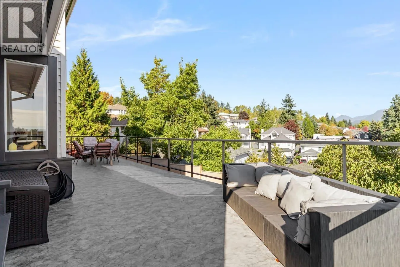 2137 PARAPET TERRACE