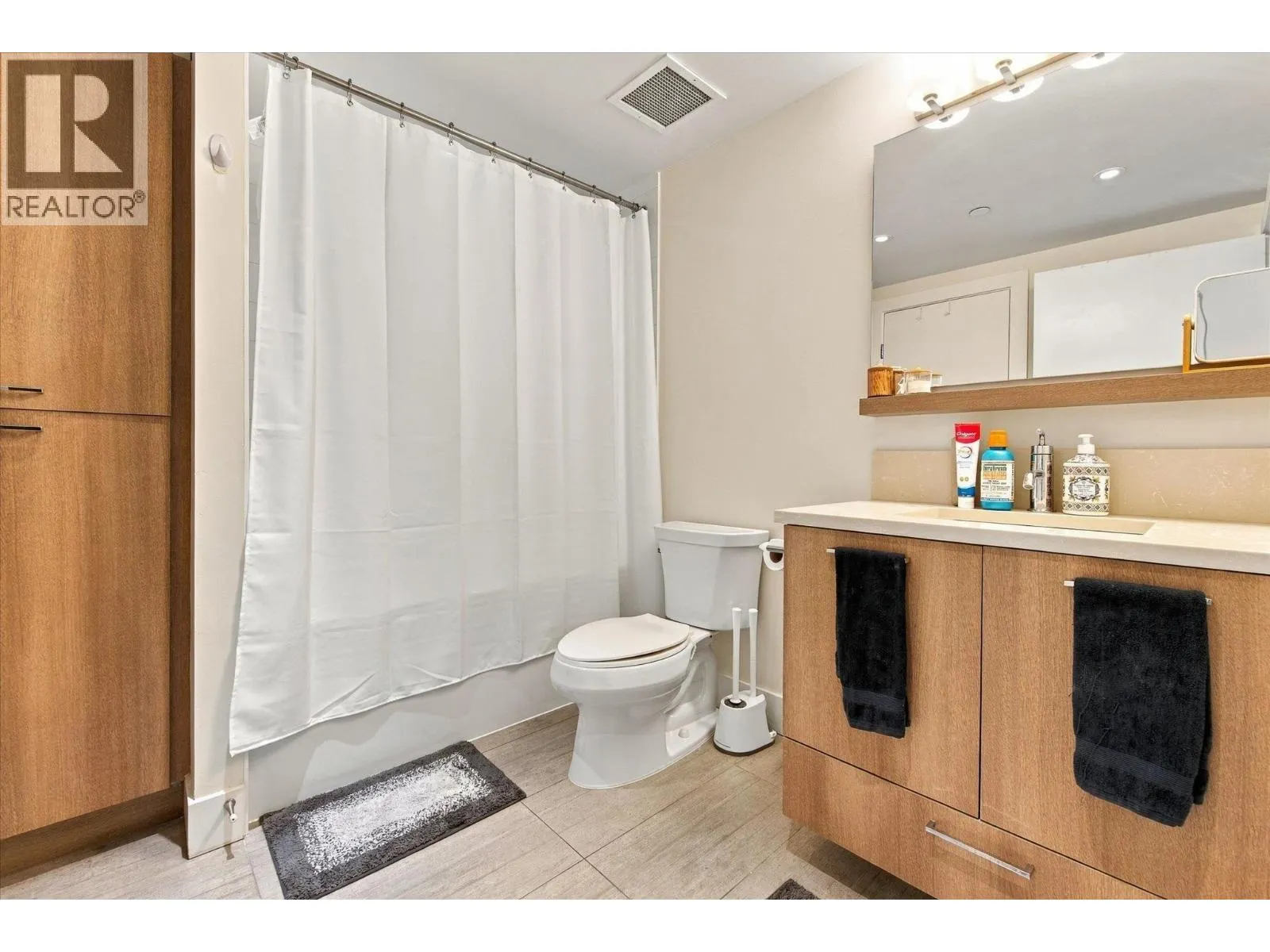 708 258 NELSON'S COURT