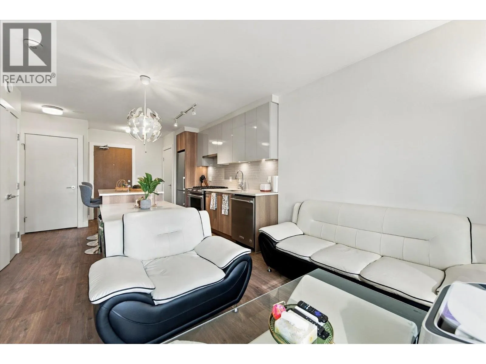 708 258 NELSON'S COURT