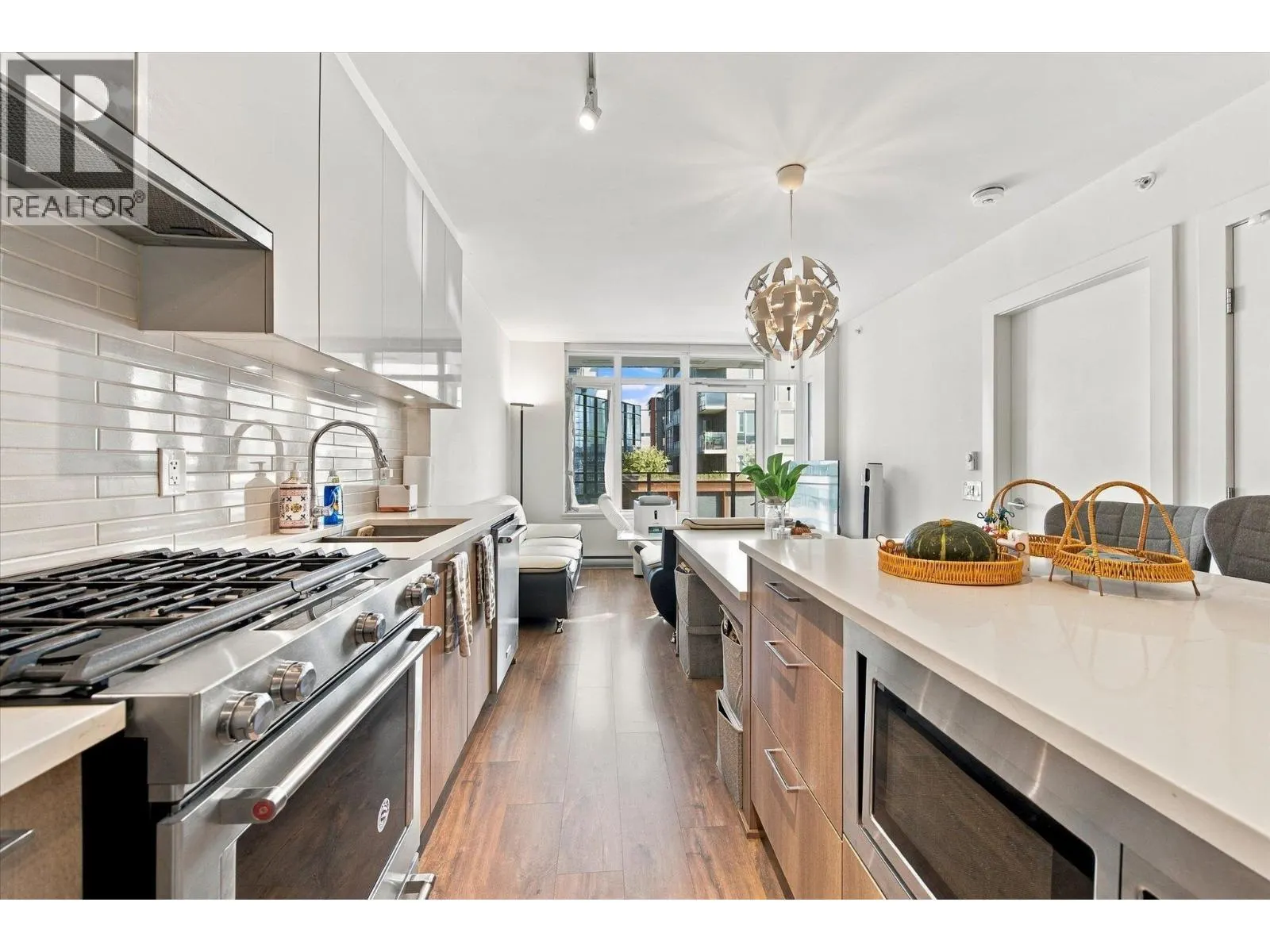 708 258 NELSON'S COURT