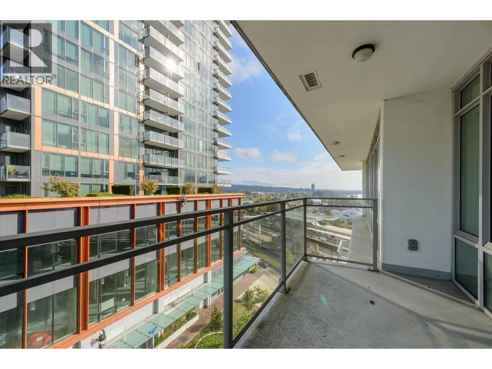708 258 NELSON'S COURT