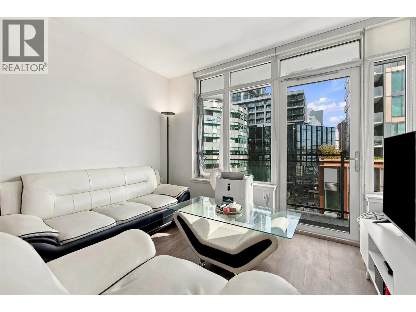 708 258 NELSON'S COURT