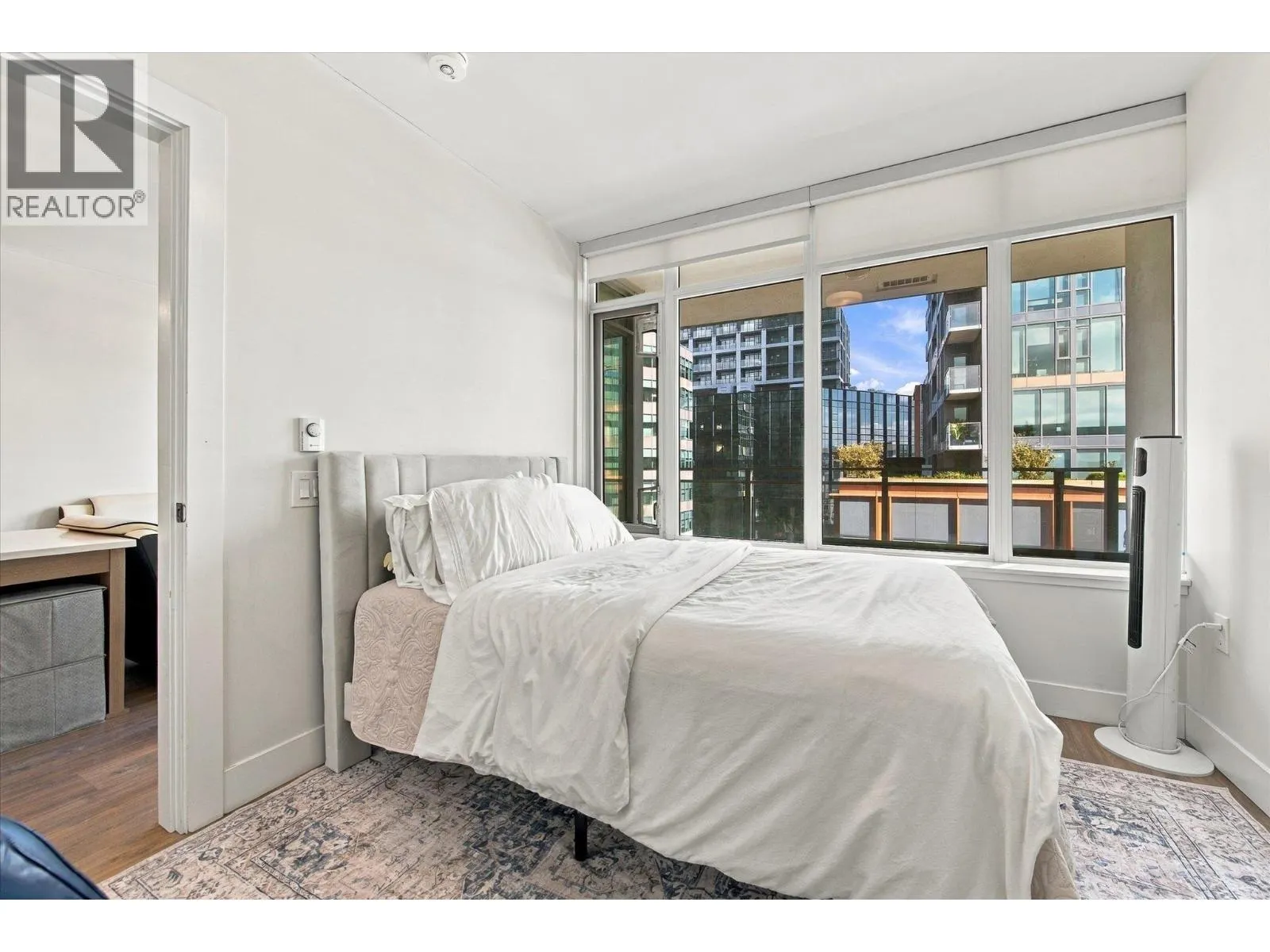 708 258 NELSON'S COURT