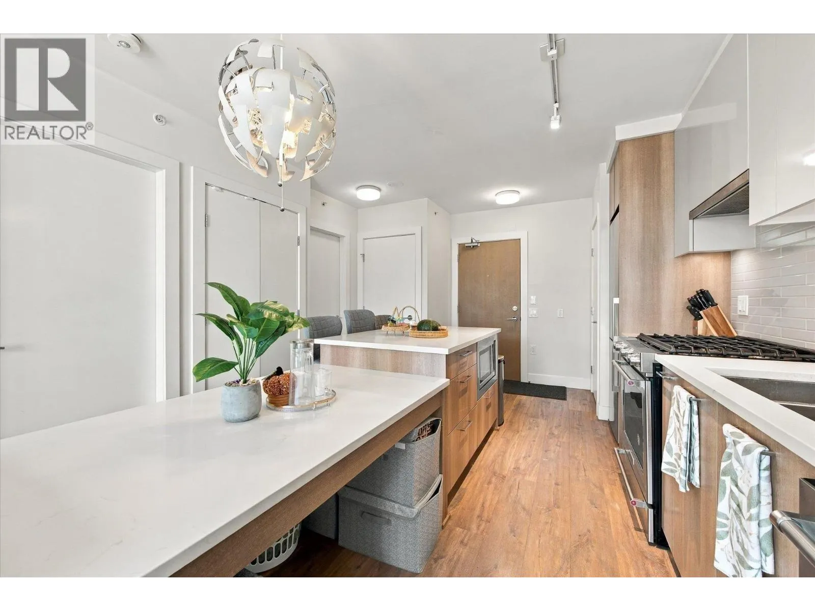 708 258 NELSON'S COURT