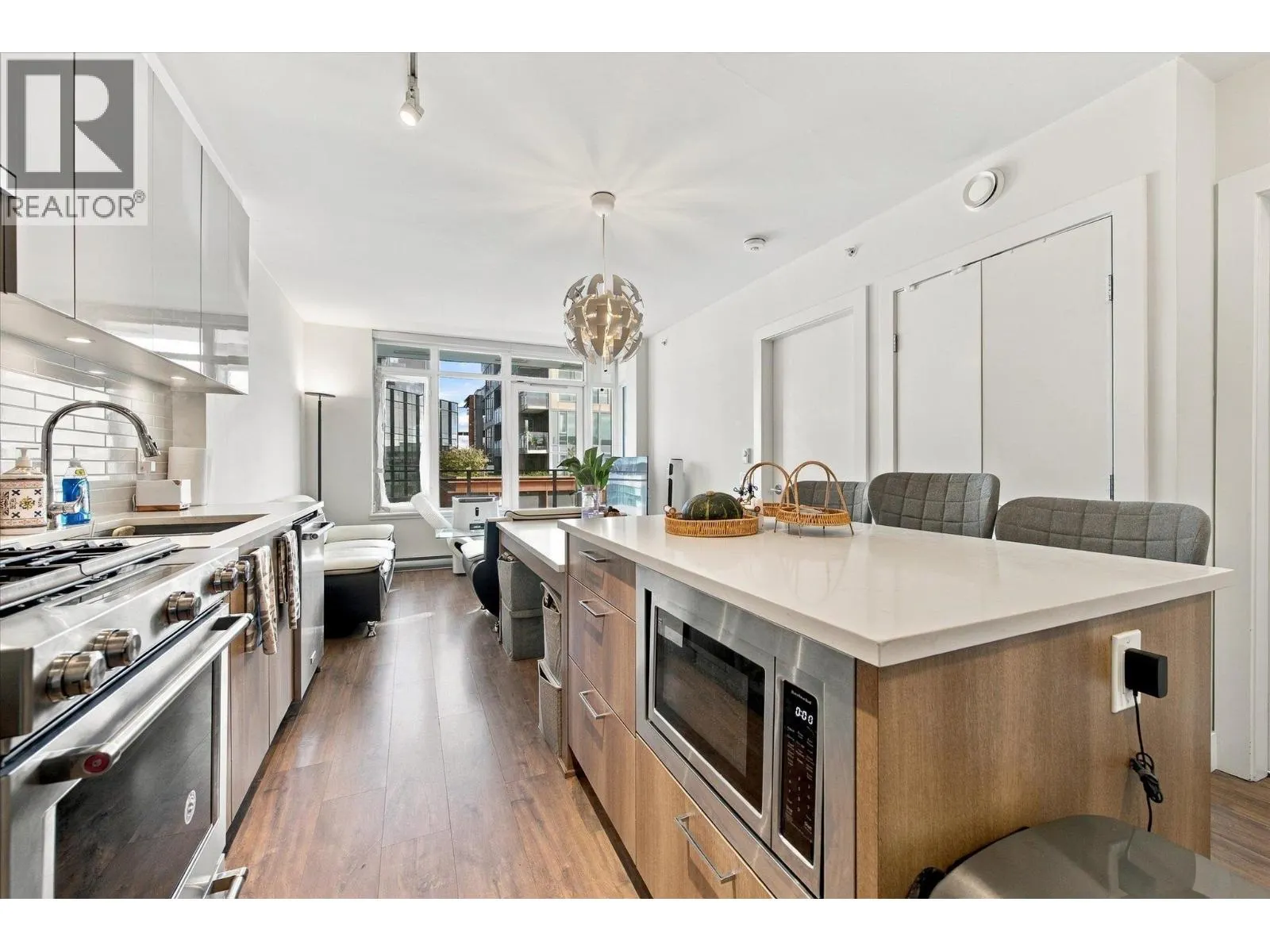 708 258 NELSON'S COURT