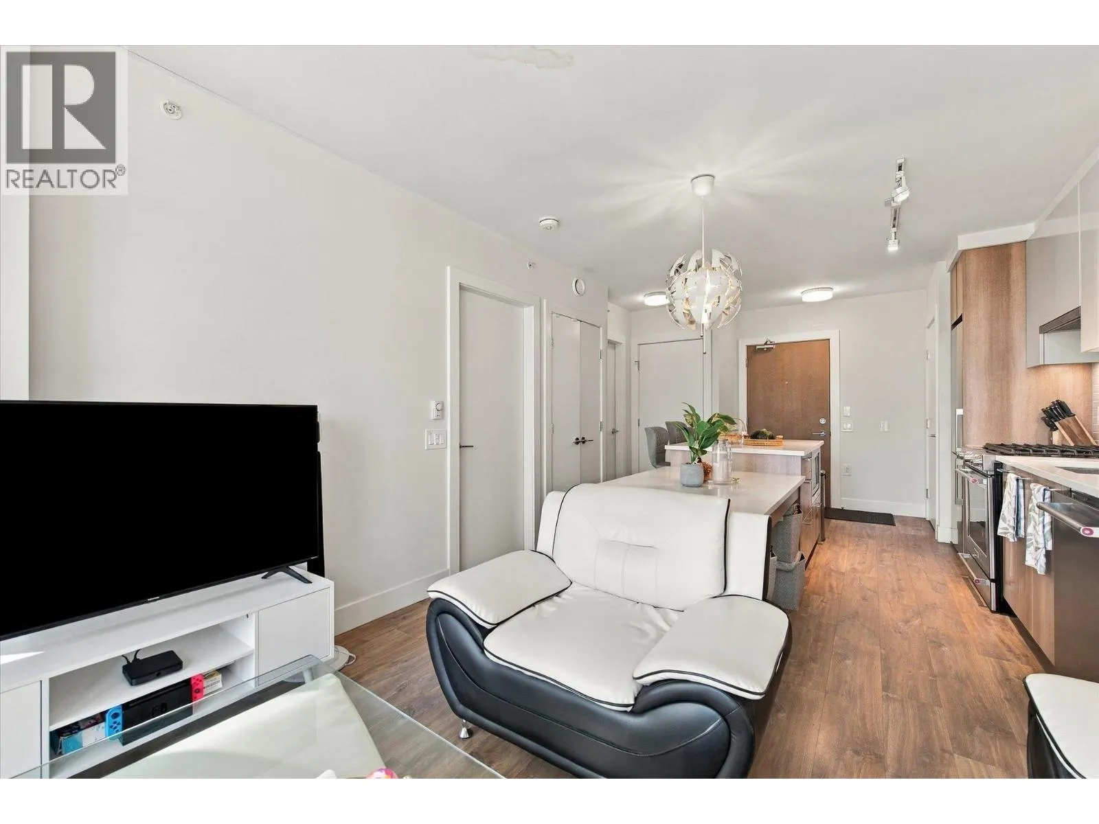 708 258 NELSON'S COURT