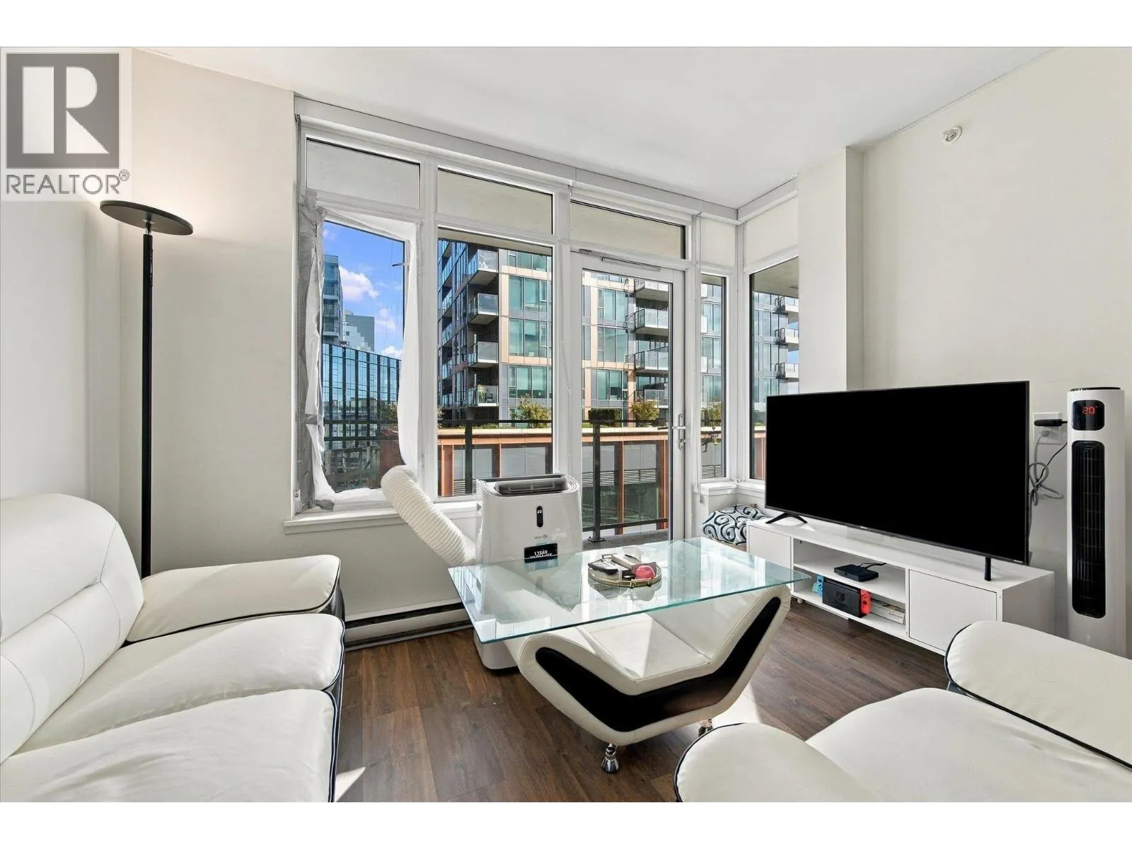 708 258 NELSON'S COURT