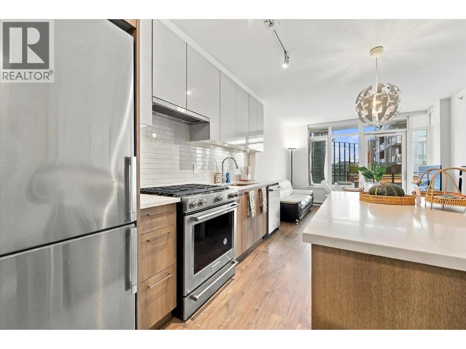 708 258 NELSON'S COURT