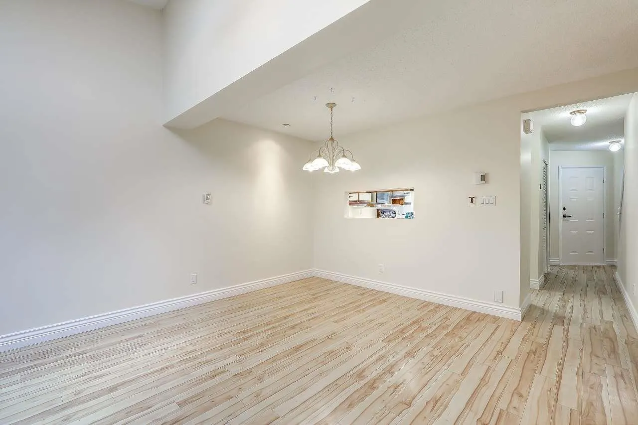 57 6537 138 STREET