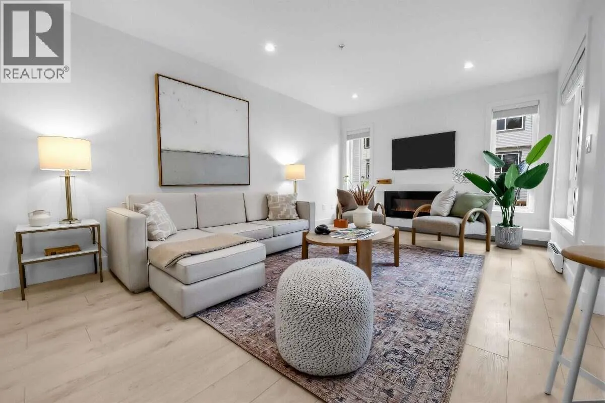 3 1538 DORSET AVENUE
