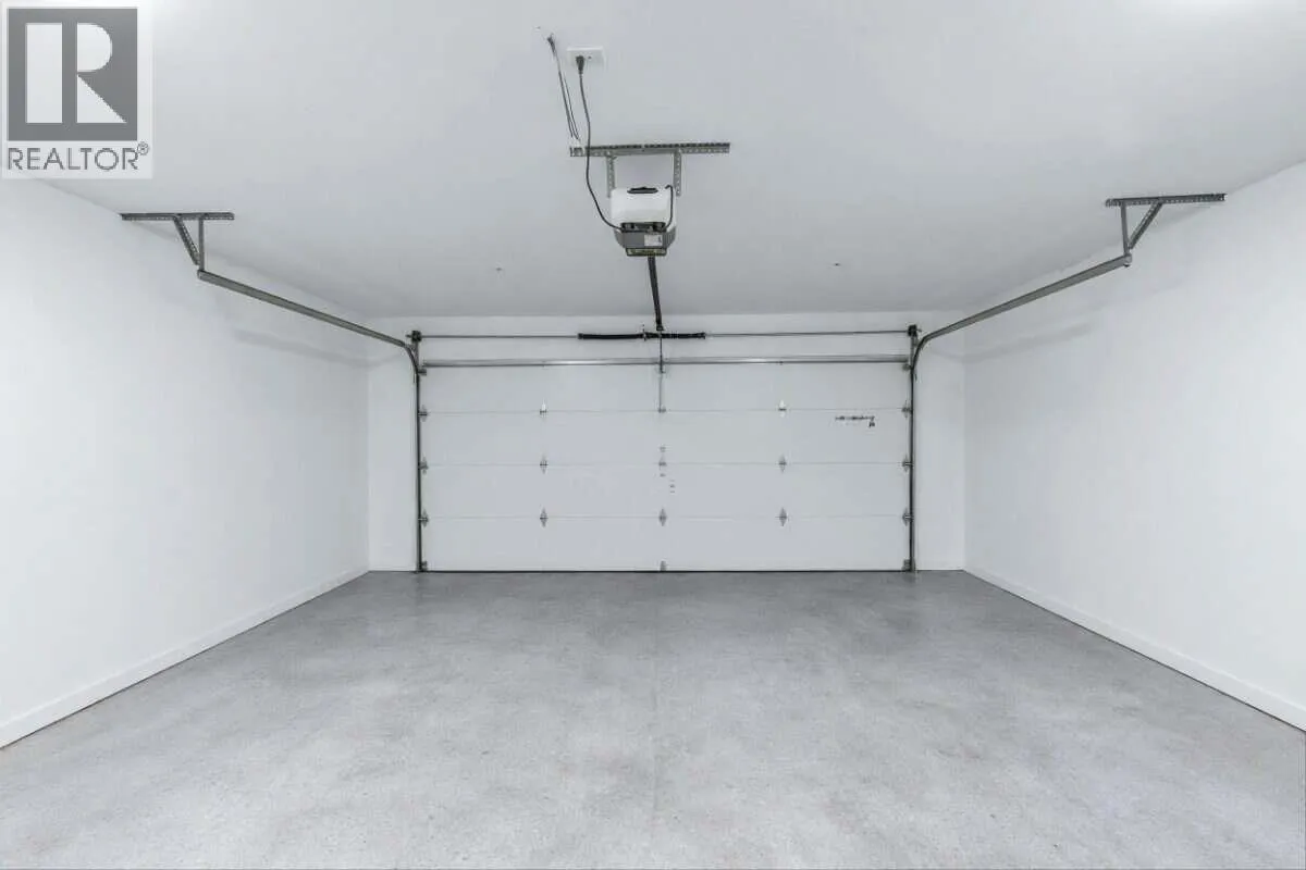 3 1538 DORSET AVENUE