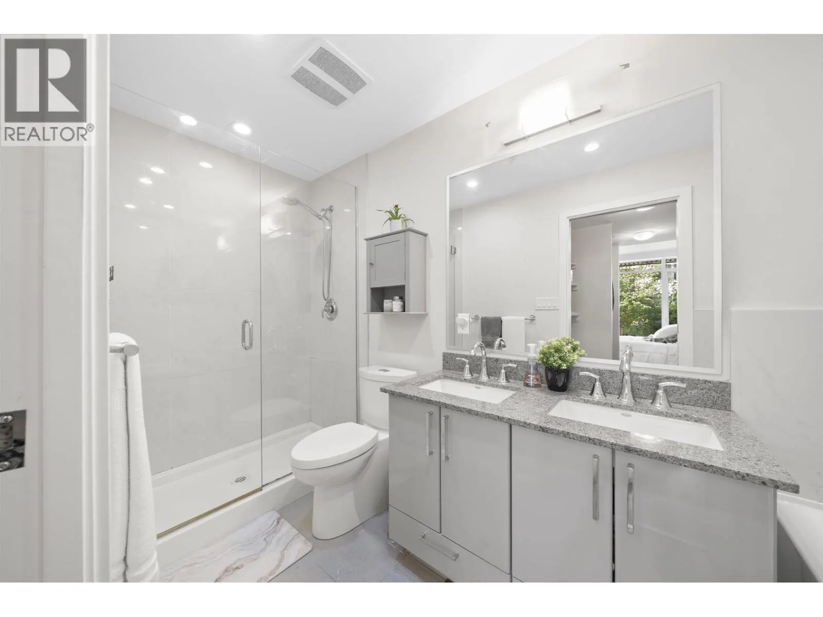 70 W 1ST AVENUE