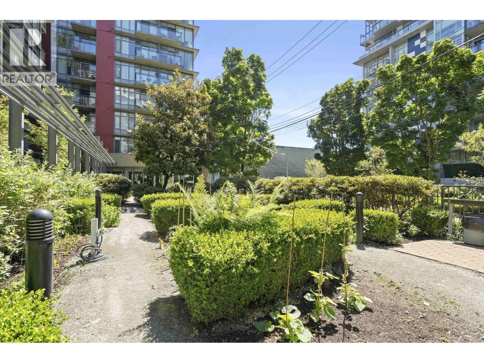 70 W 1ST AVENUE