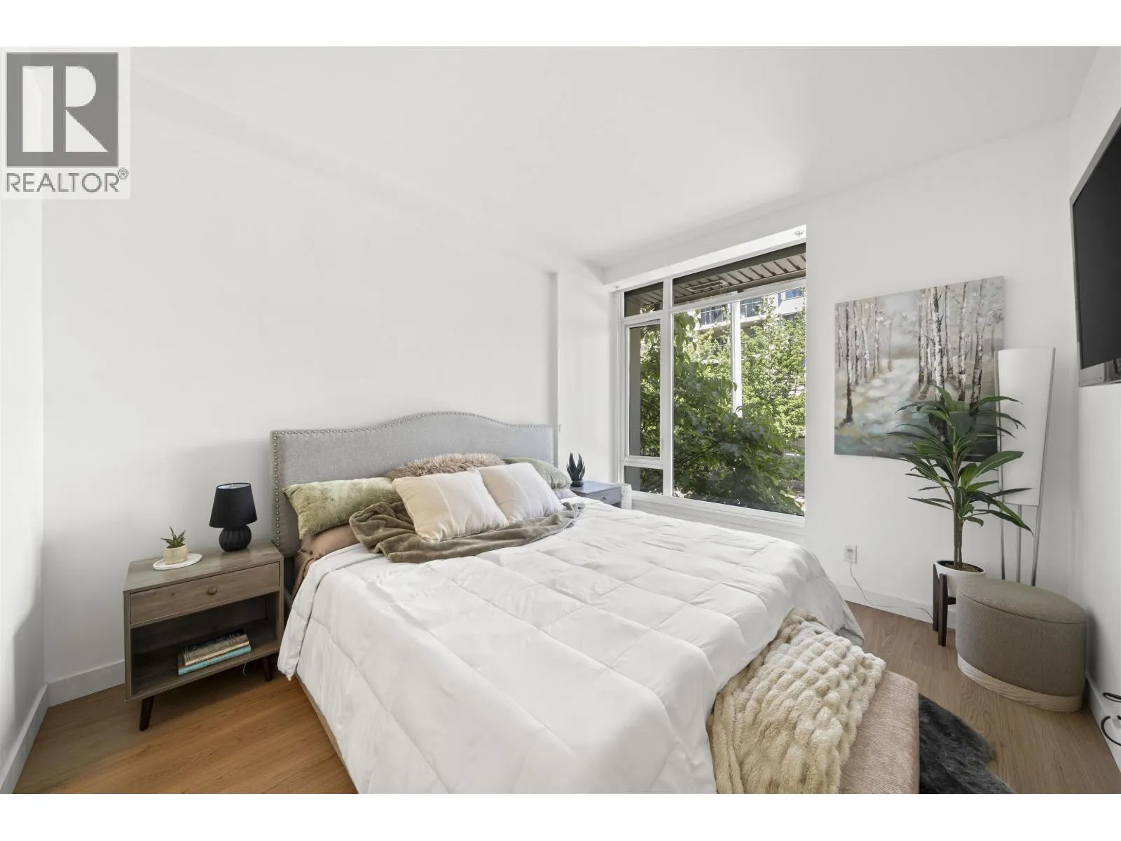 70 W 1ST AVENUE