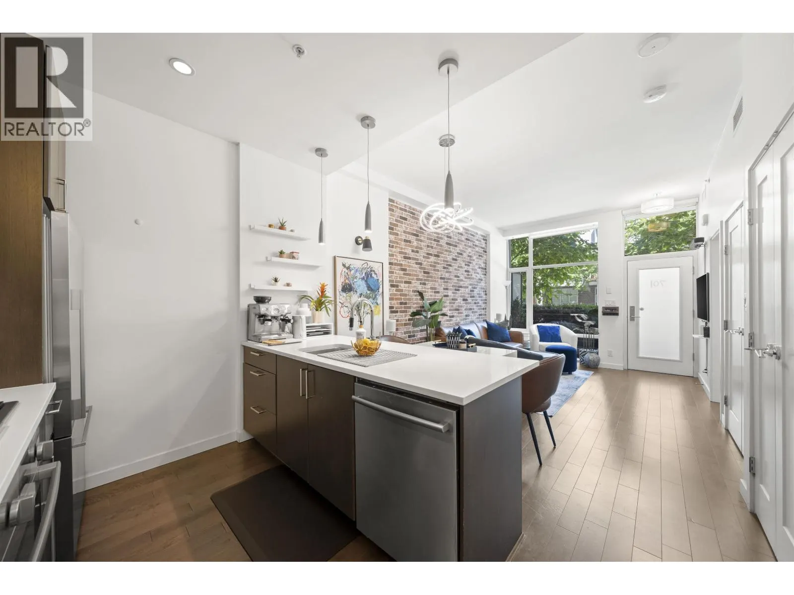 70 W 1ST AVENUE