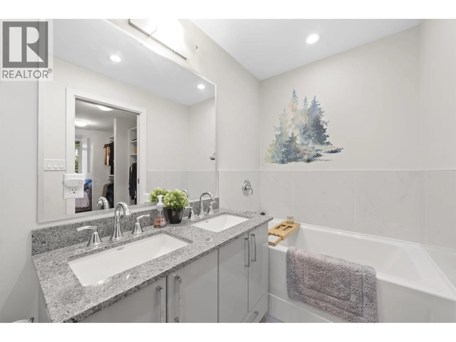 70 W 1ST AVENUE