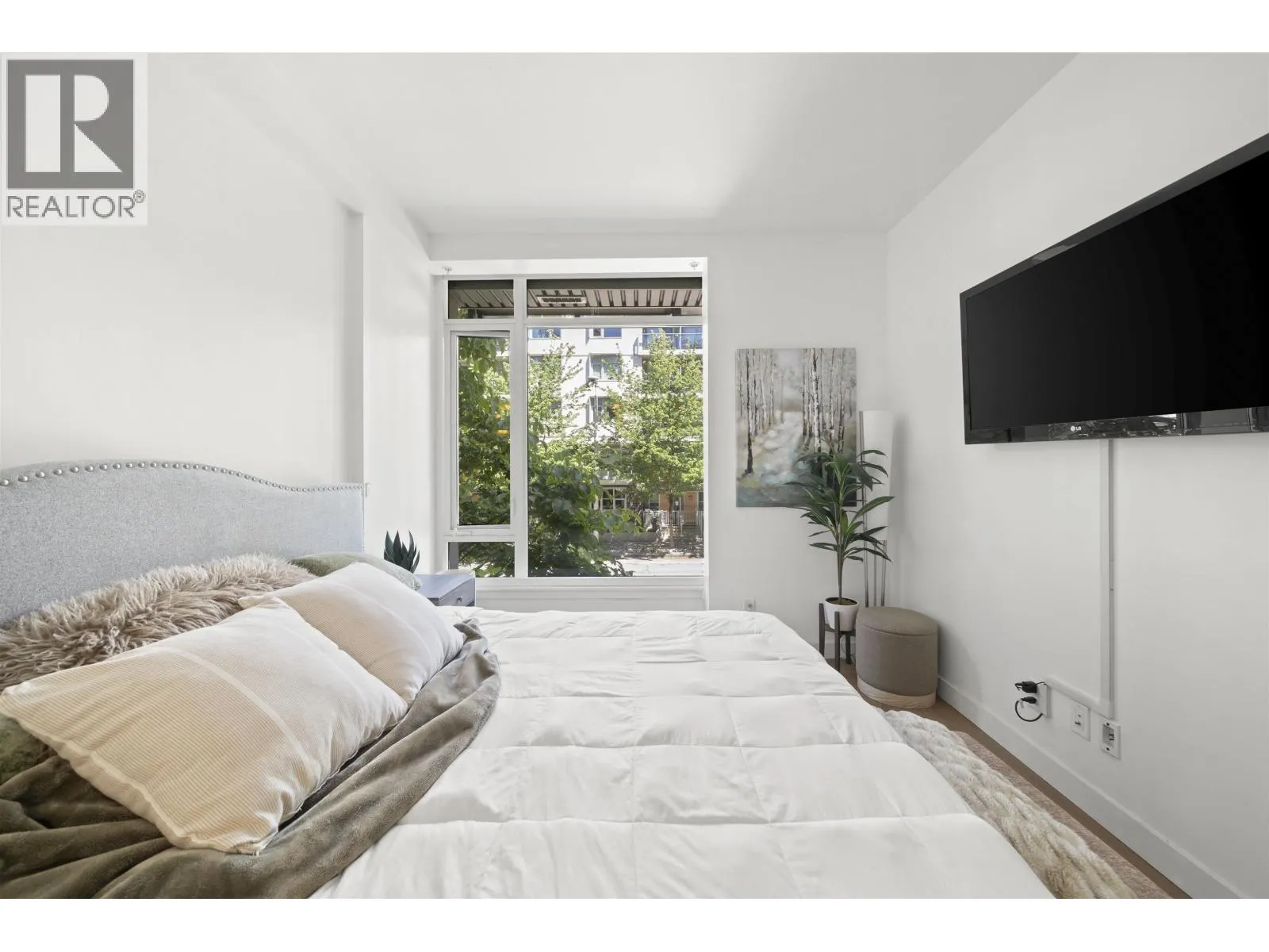 70 W 1ST AVENUE