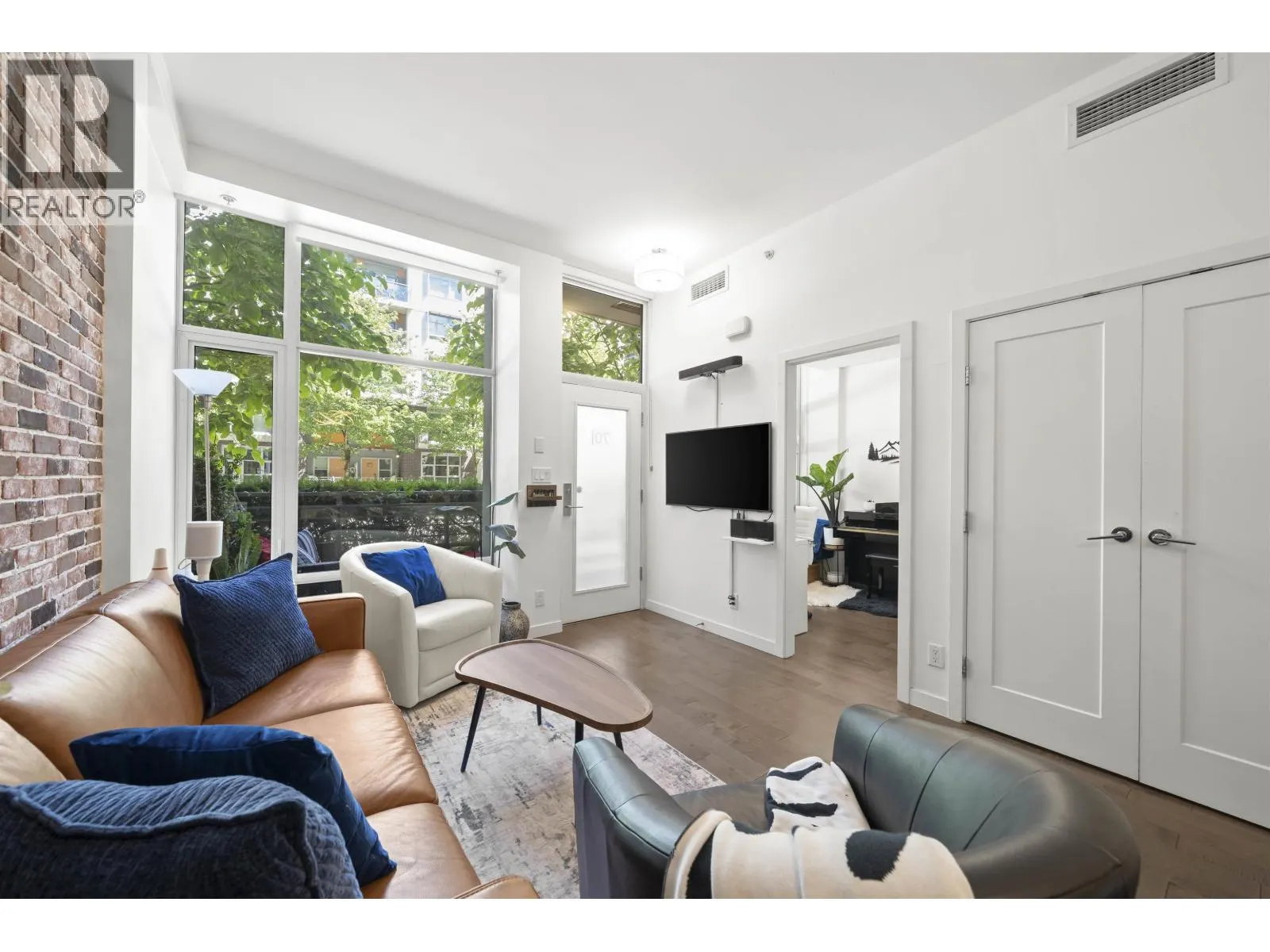 70 W 1ST AVENUE