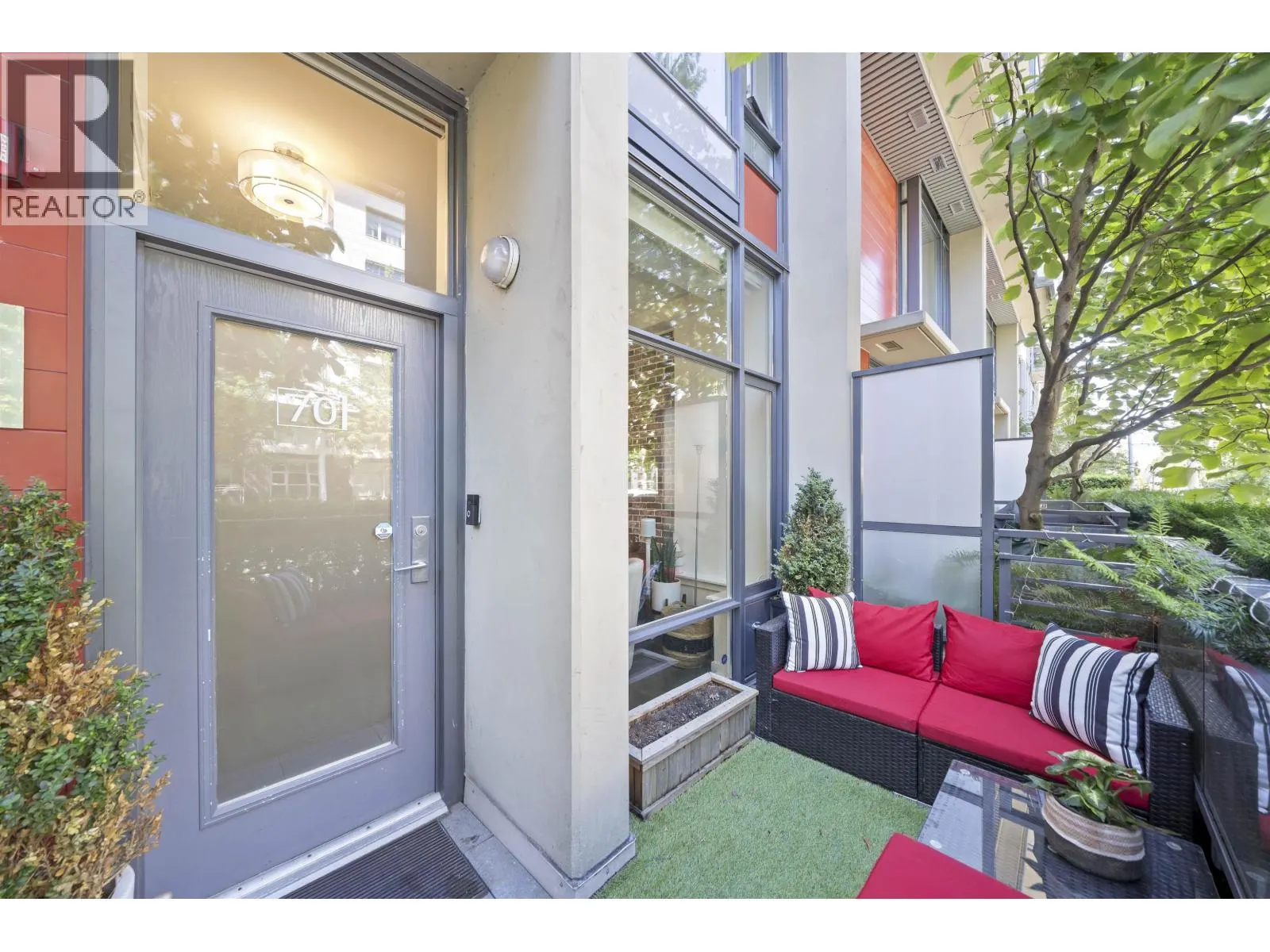 70 W 1ST AVENUE