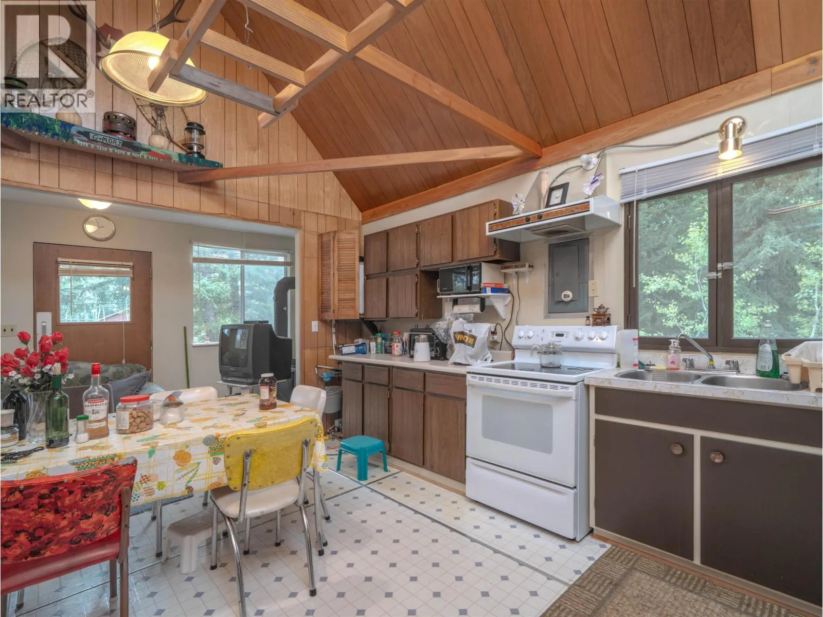 920 S GREEN LAKE ROAD