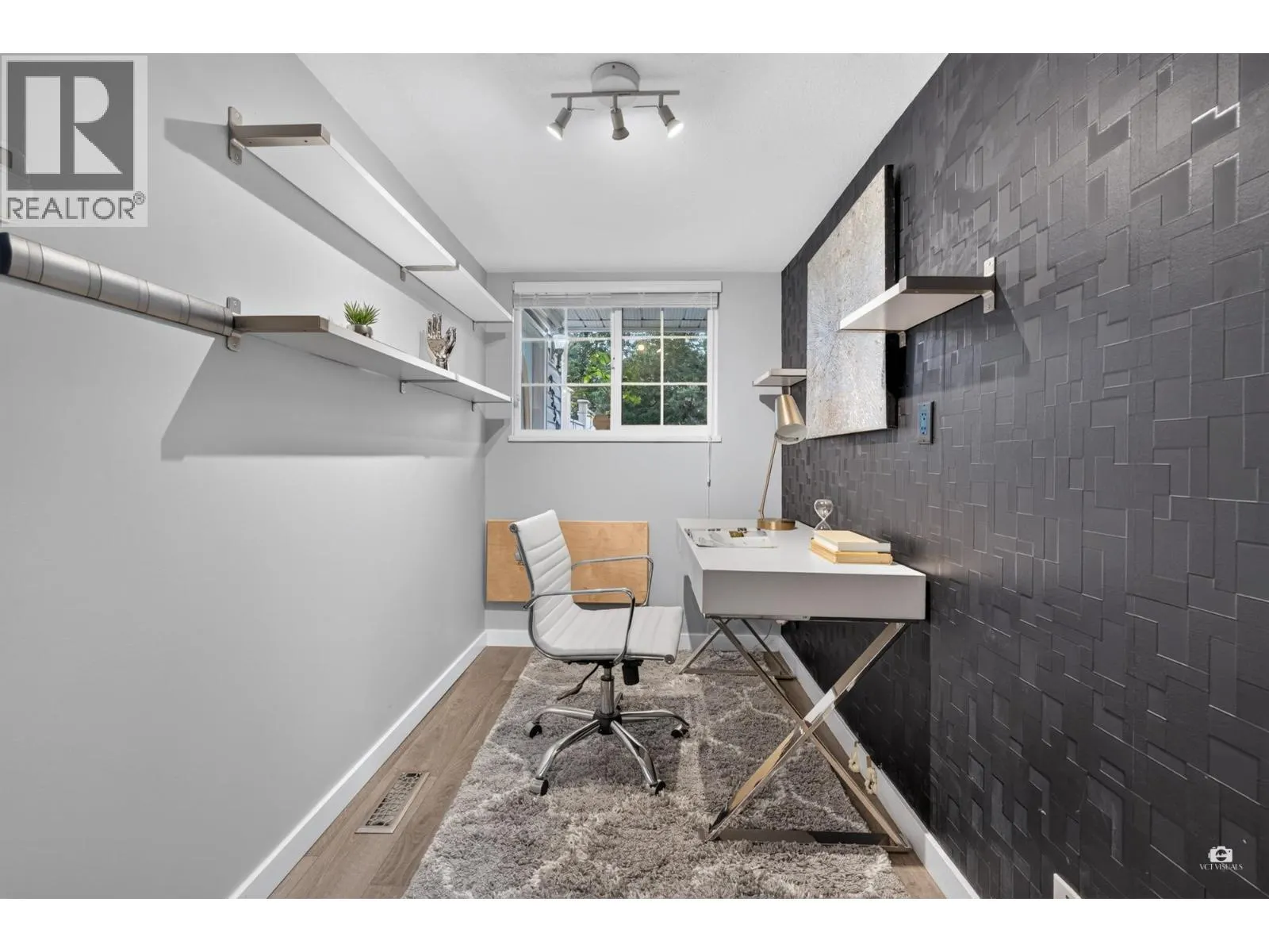 2550 RAVEN COURT
