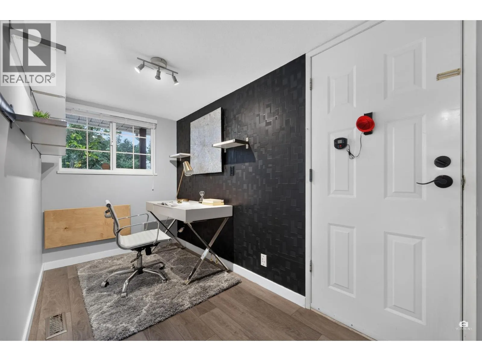 2550 RAVEN COURT