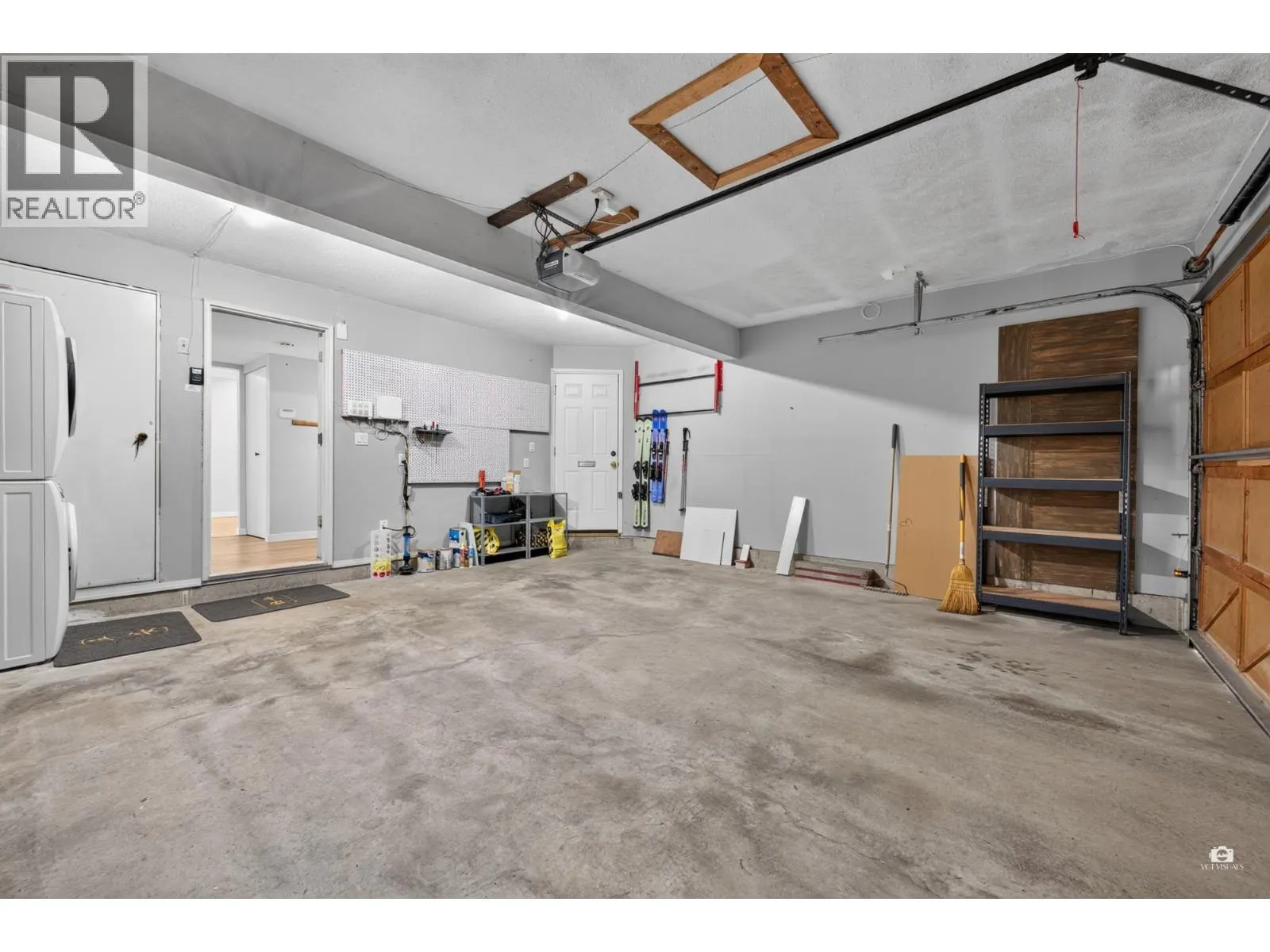 2550 RAVEN COURT
