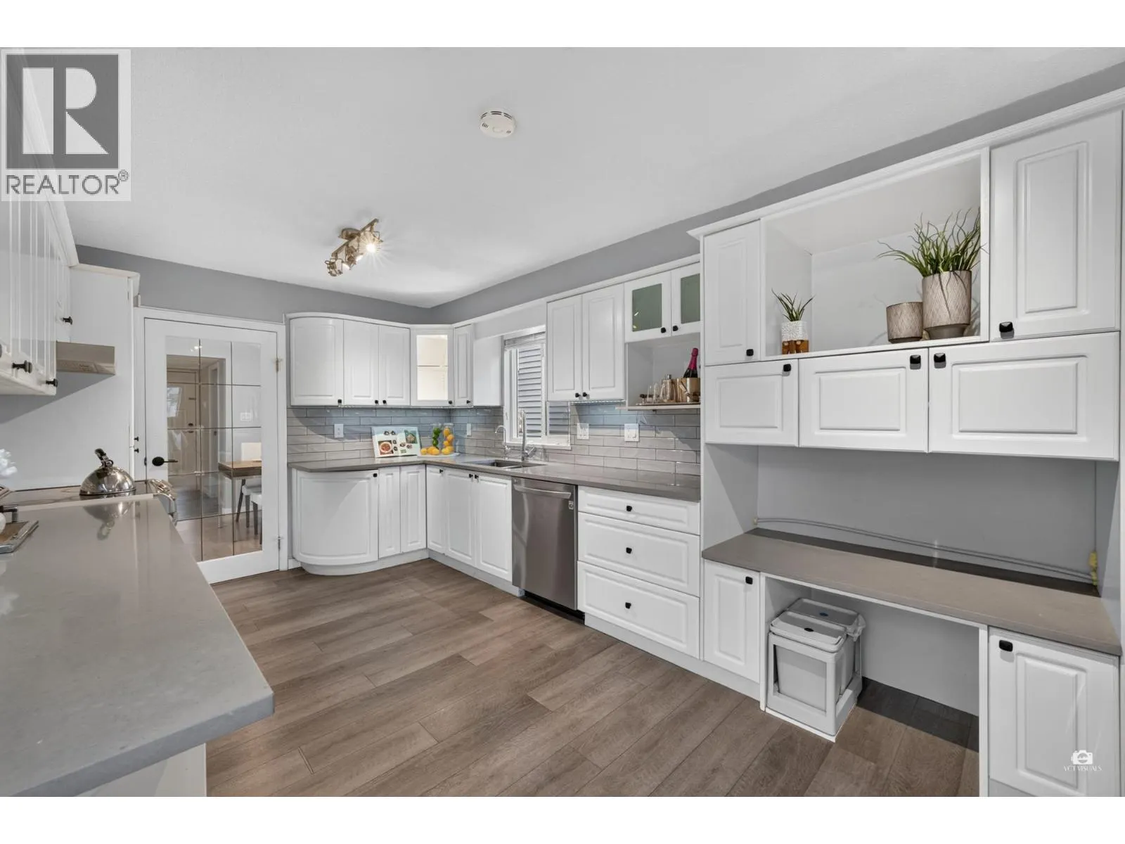 2550 RAVEN COURT