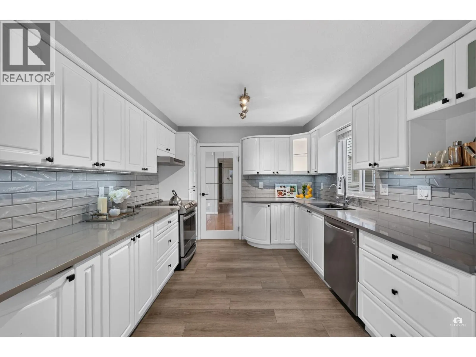 2550 RAVEN COURT
