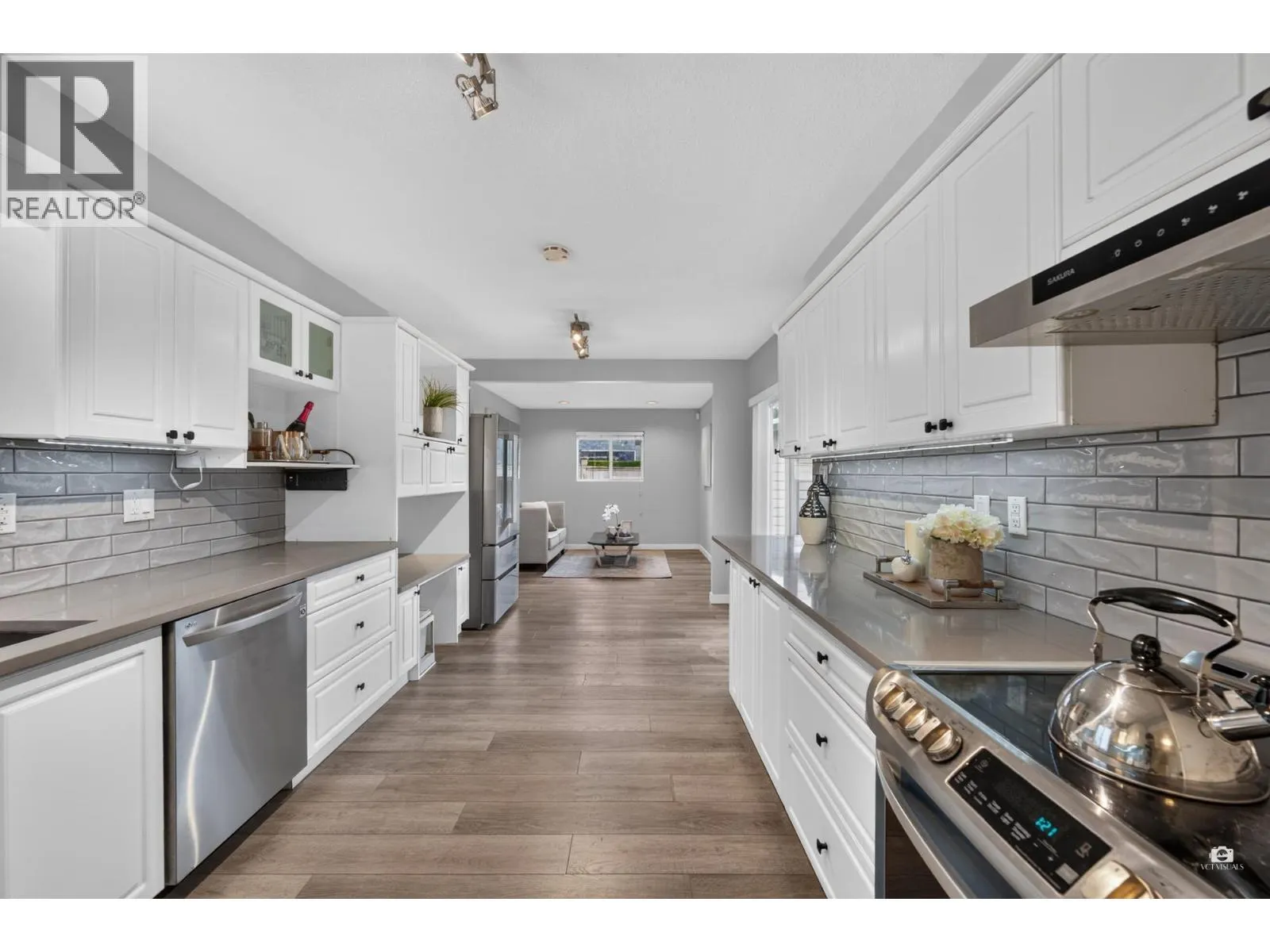 2550 RAVEN COURT