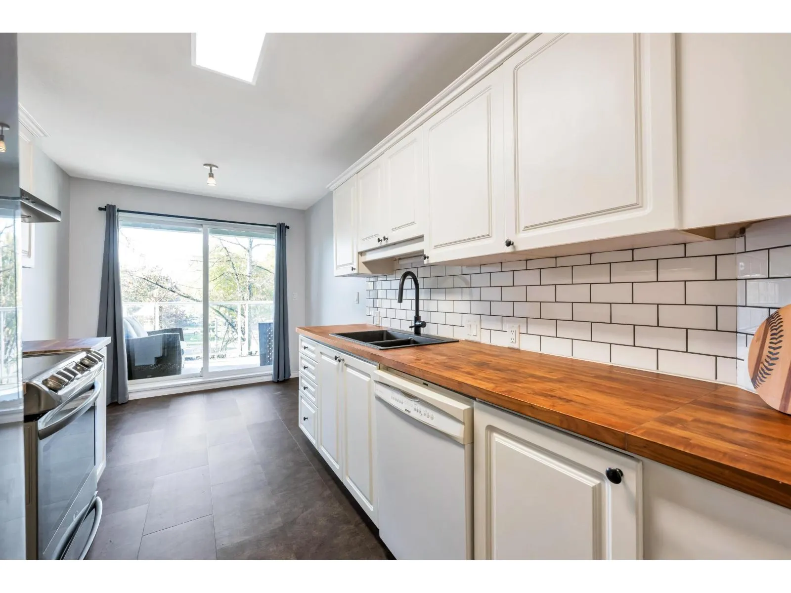 307 8976 208 STREET