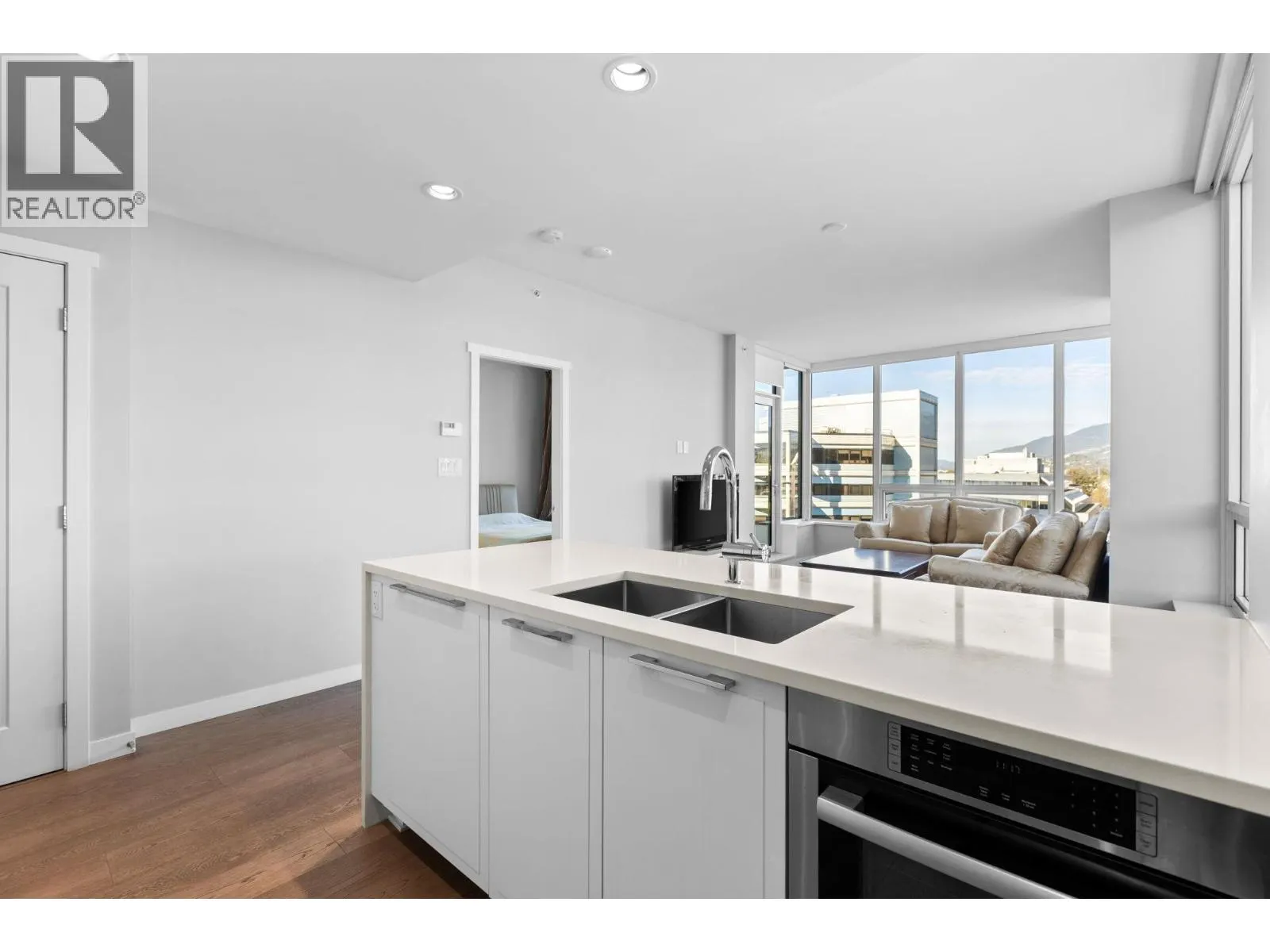 806 118 CARRIE CATES COURT