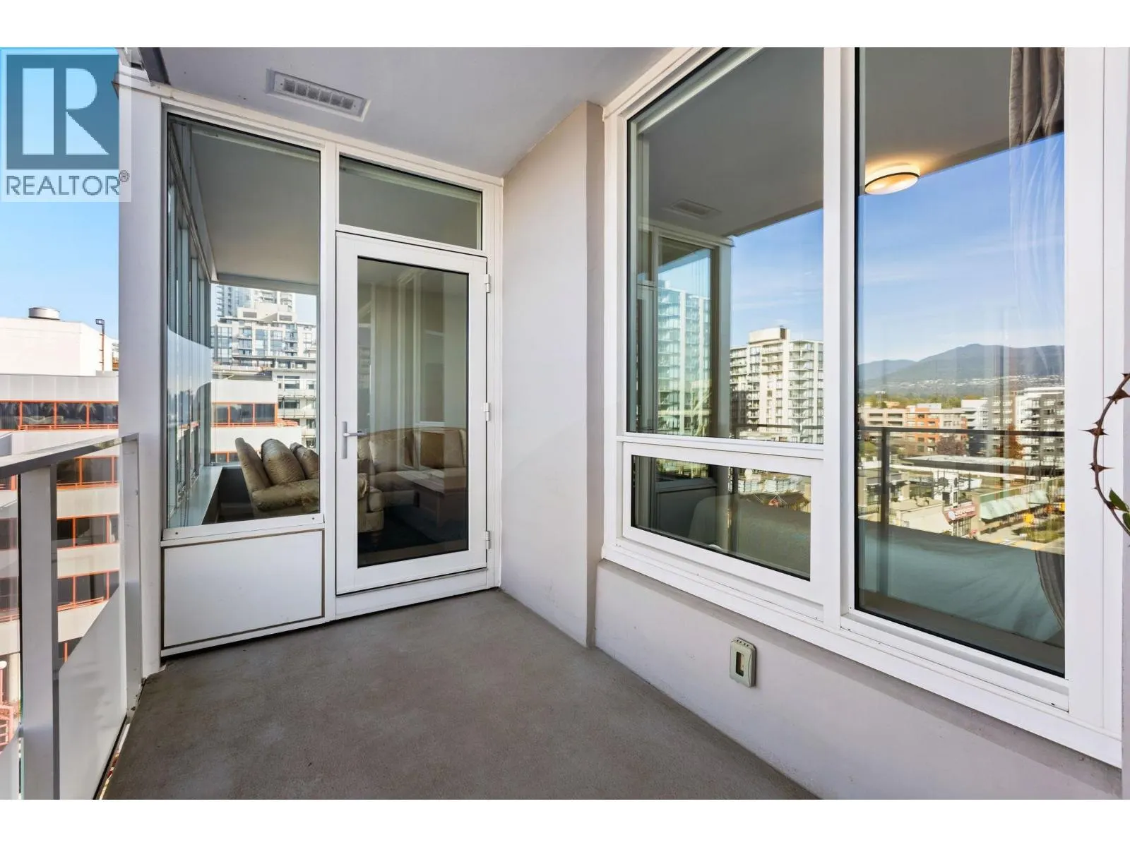 806 118 CARRIE CATES COURT
