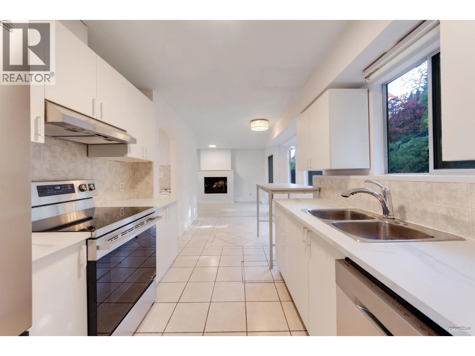 3178 LEEWARD COURT