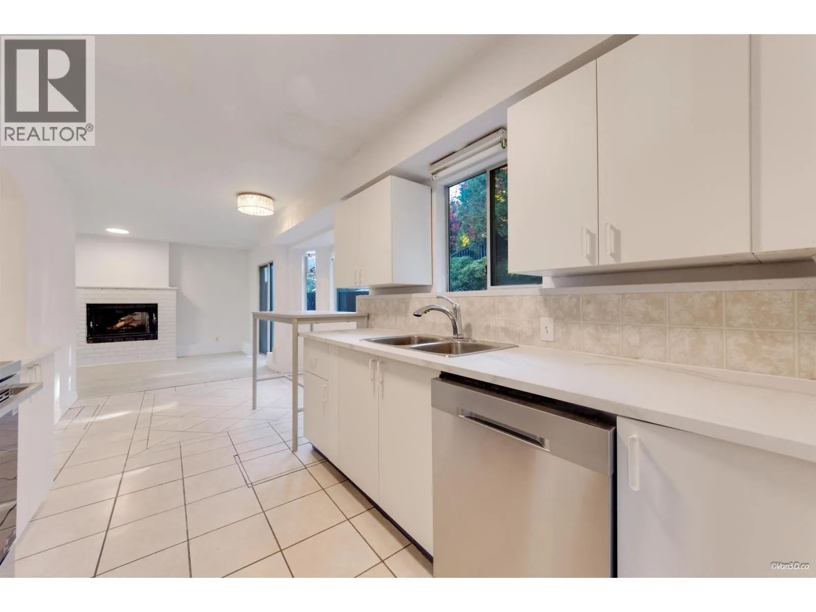3178 LEEWARD COURT