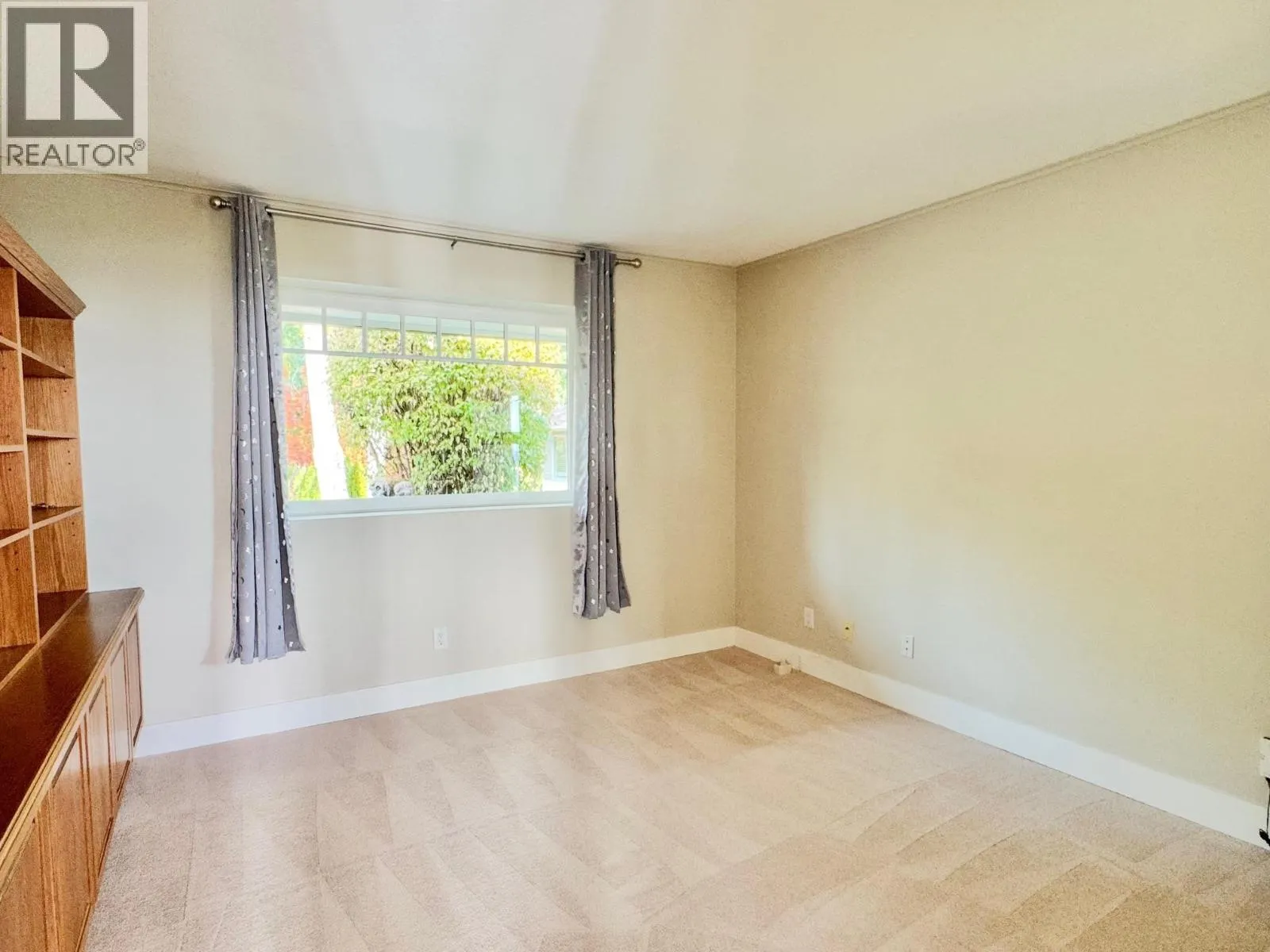 4XX5 ALMONDEL COURT