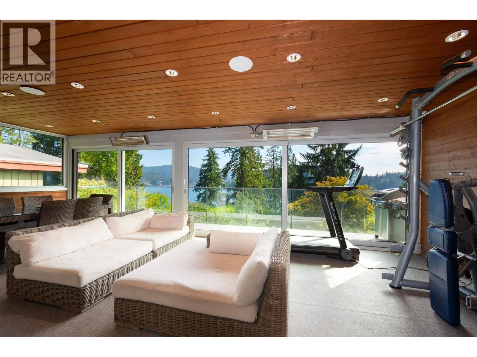 2867 PANORAMA DRIVE