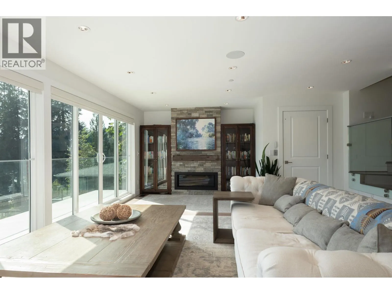 2867 PANORAMA DRIVE