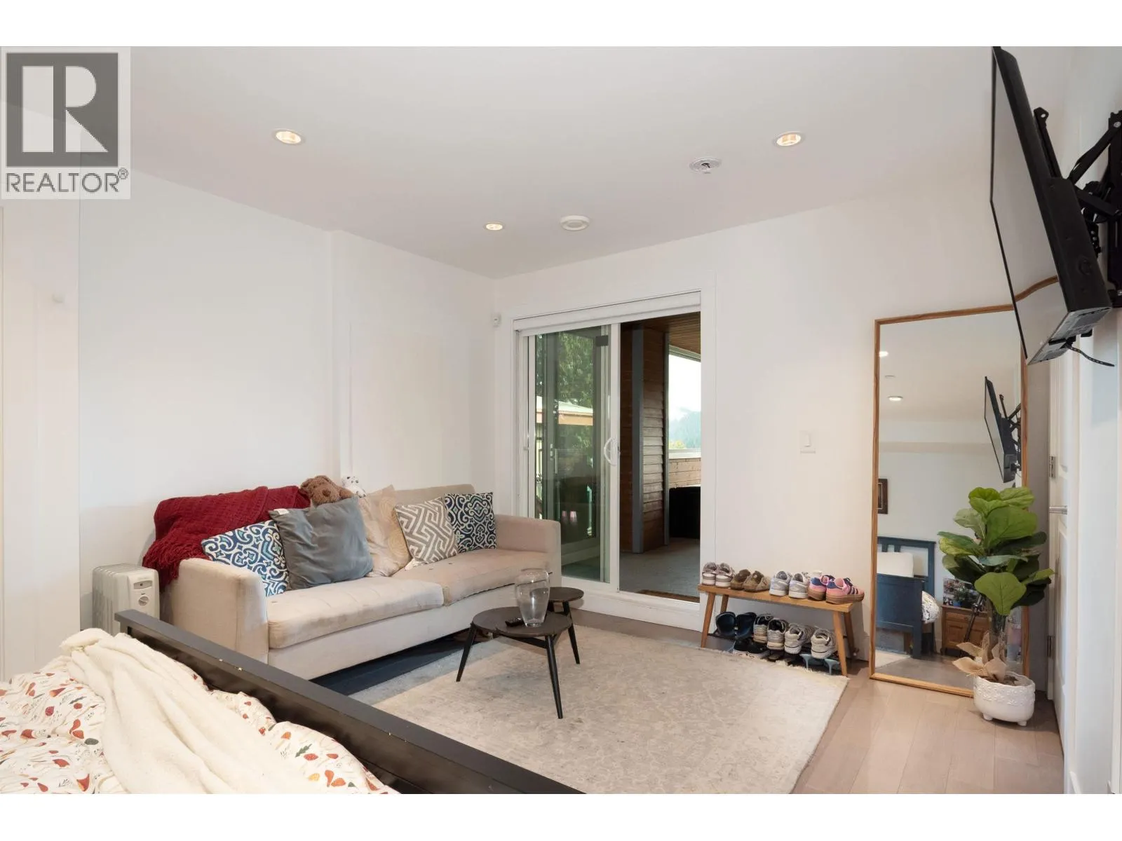 2867 PANORAMA DRIVE