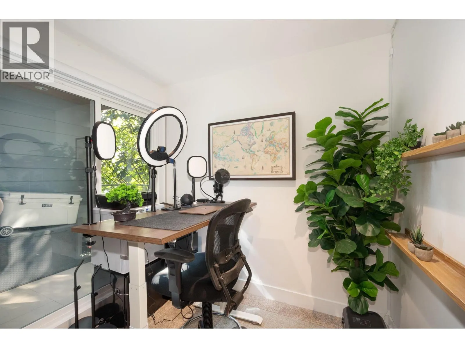 2867 PANORAMA DRIVE